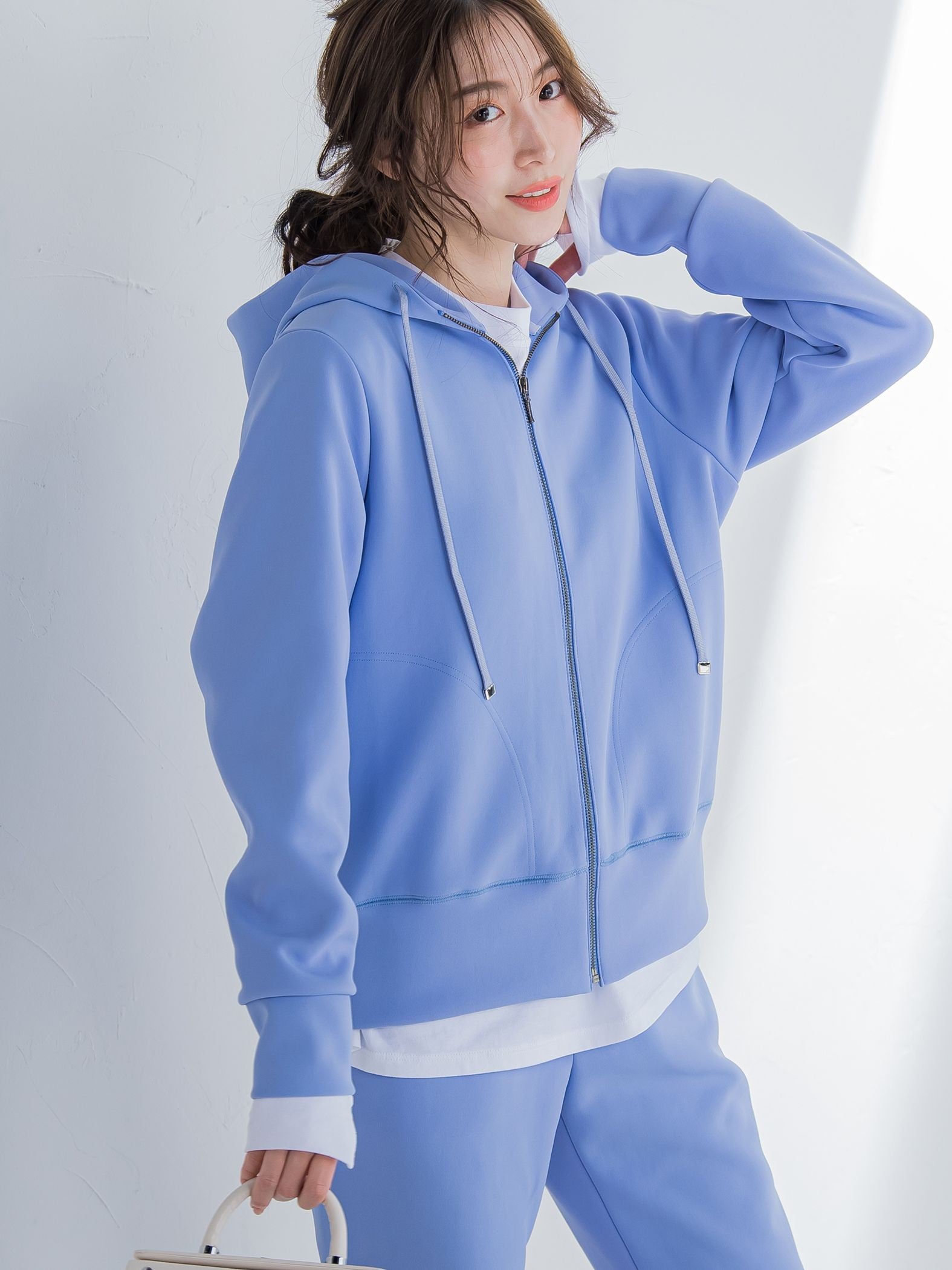 【ロングシーズン大活躍の多機能素材】ダブルzipパーカー《洗濯機で洗える》