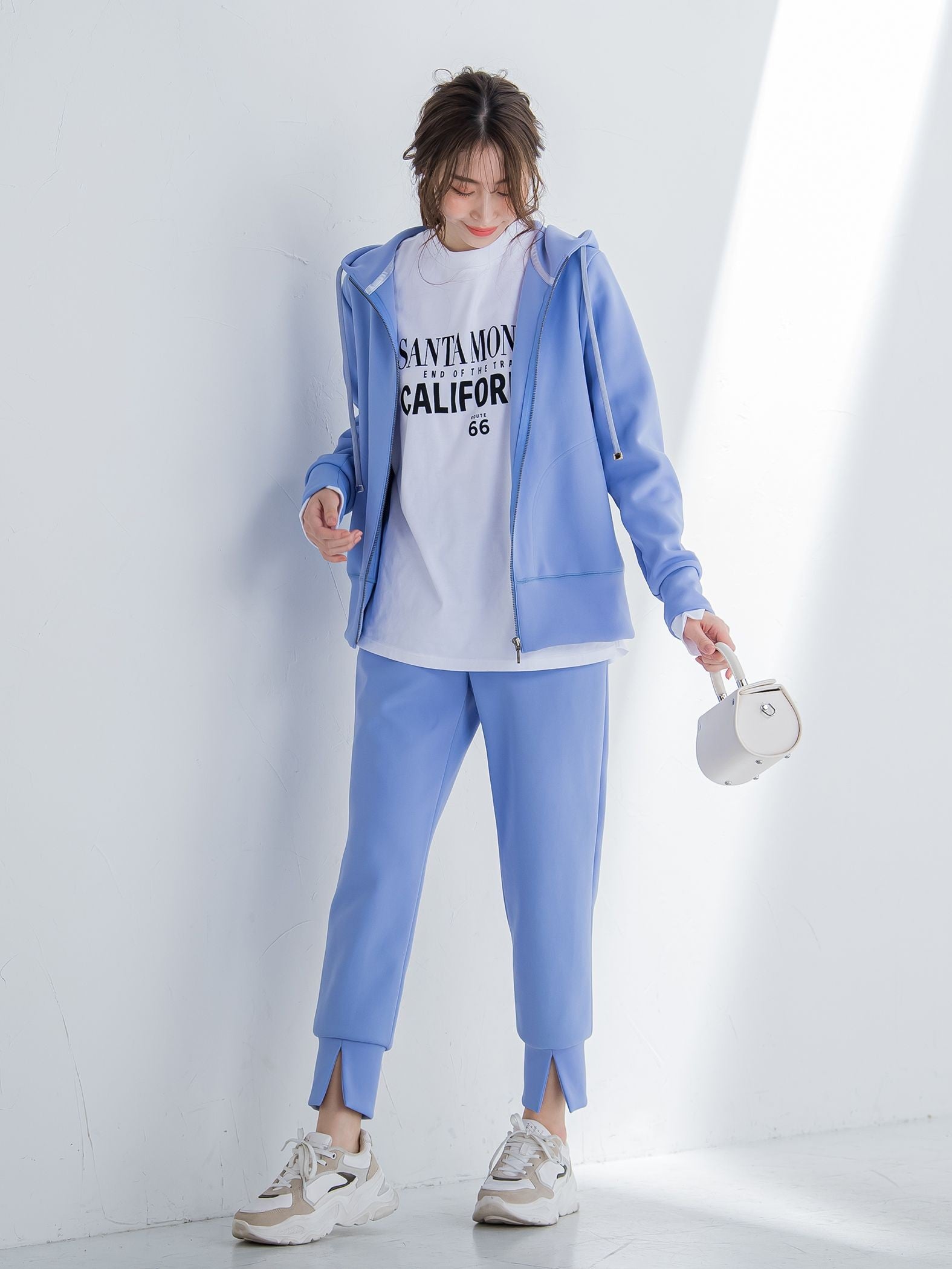 【ロングシーズン大活躍の多機能素材】ダブルzipパーカー《洗濯機で洗える》