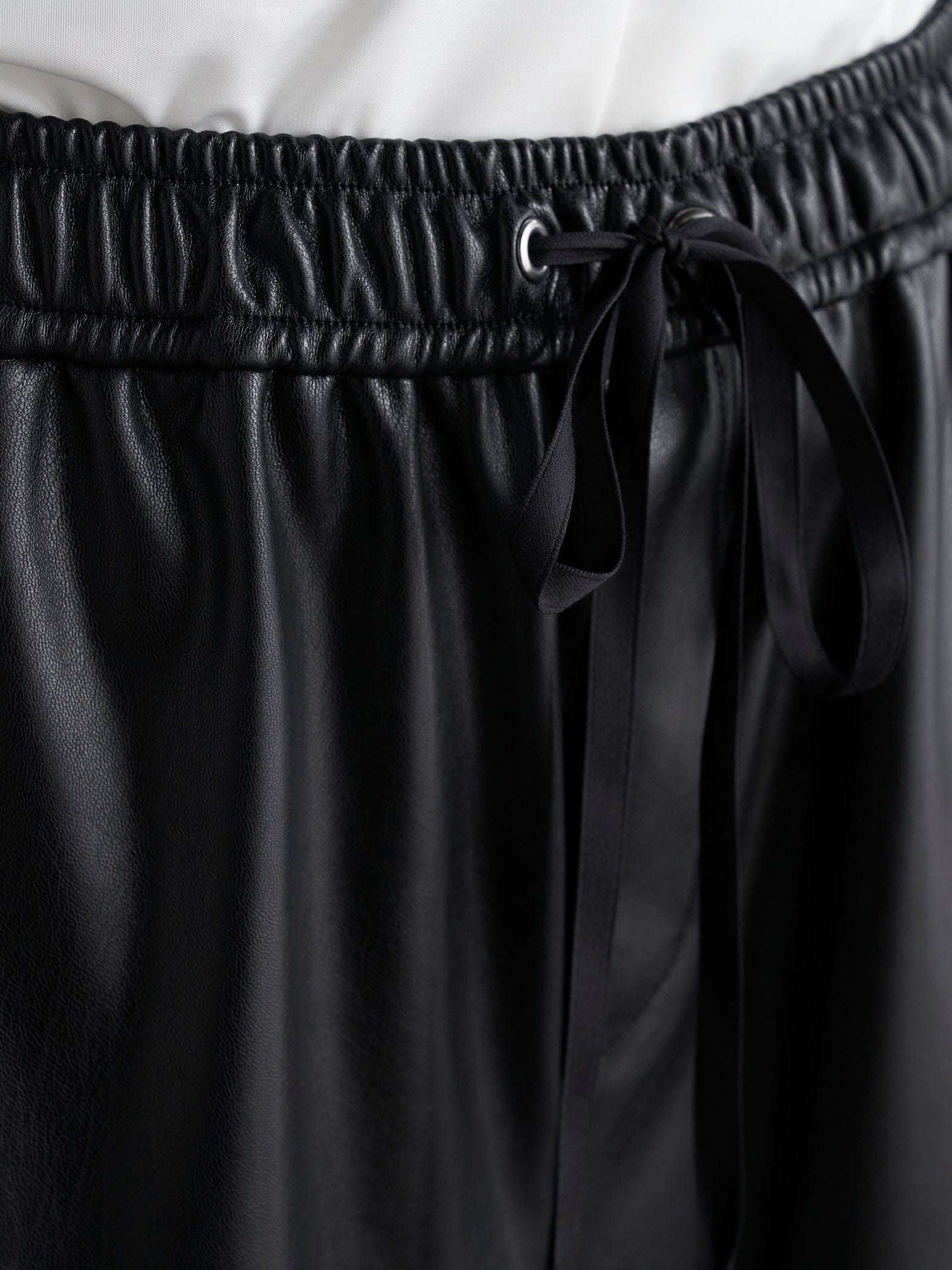 【VEAGAN LEATHER】ウエストオールゴム仕様ガウチョパンツ≪サスティナブル≫