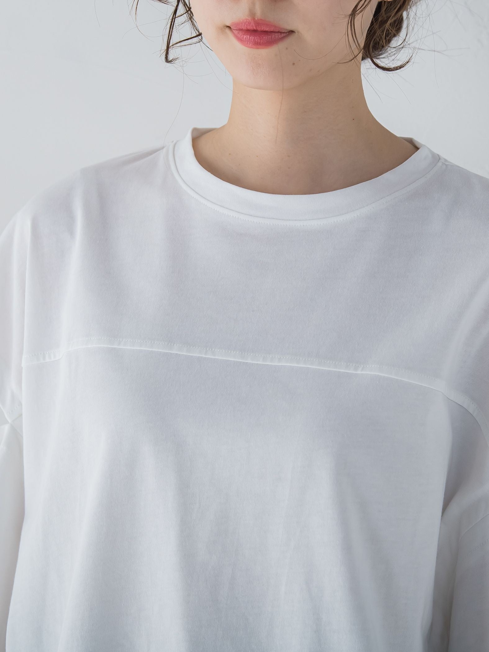 【さり気ない肌見せ】スリットTシャツ《洗濯機で洗える》