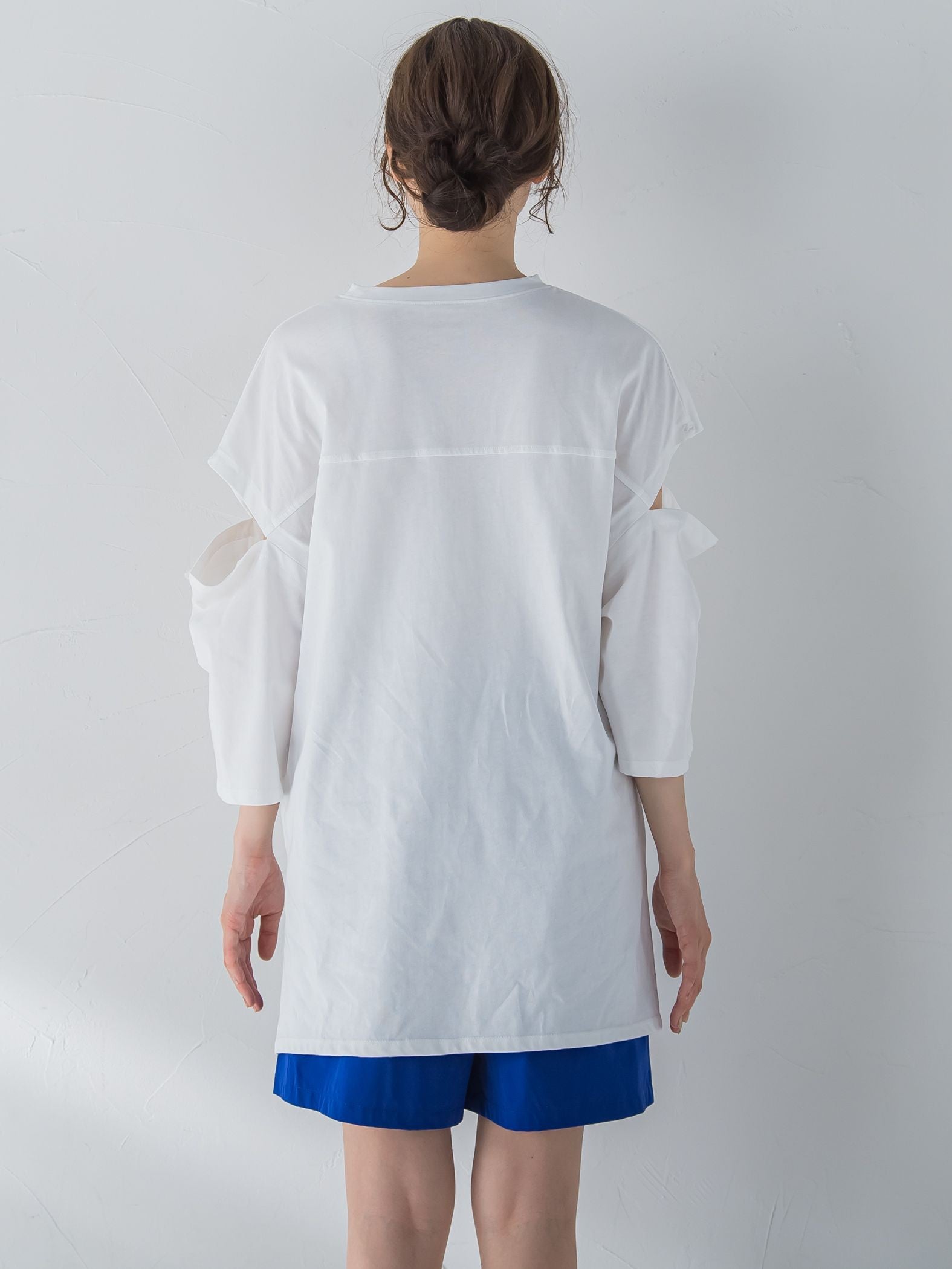 【さり気ない肌見せ】スリットTシャツ《洗濯機で洗える》
