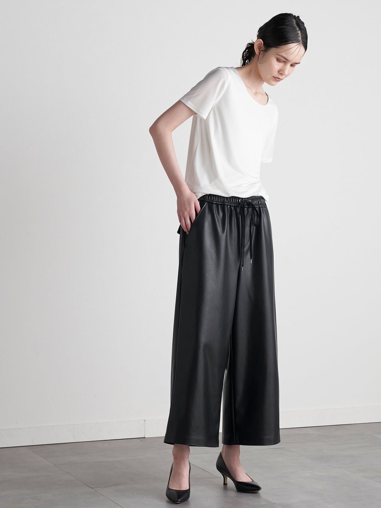 【VEAGAN LEATHER】ウエストオールゴム仕様ガウチョパンツ≪サスティナブル≫