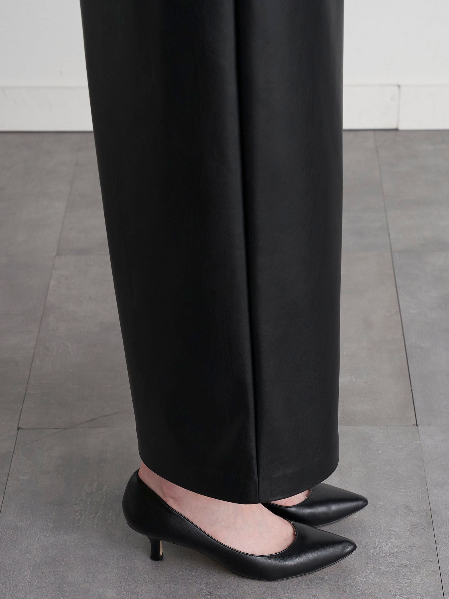 【VEAGAN LEATHER】ウエストオールゴム仕様ガウチョパンツ≪サスティナブル≫