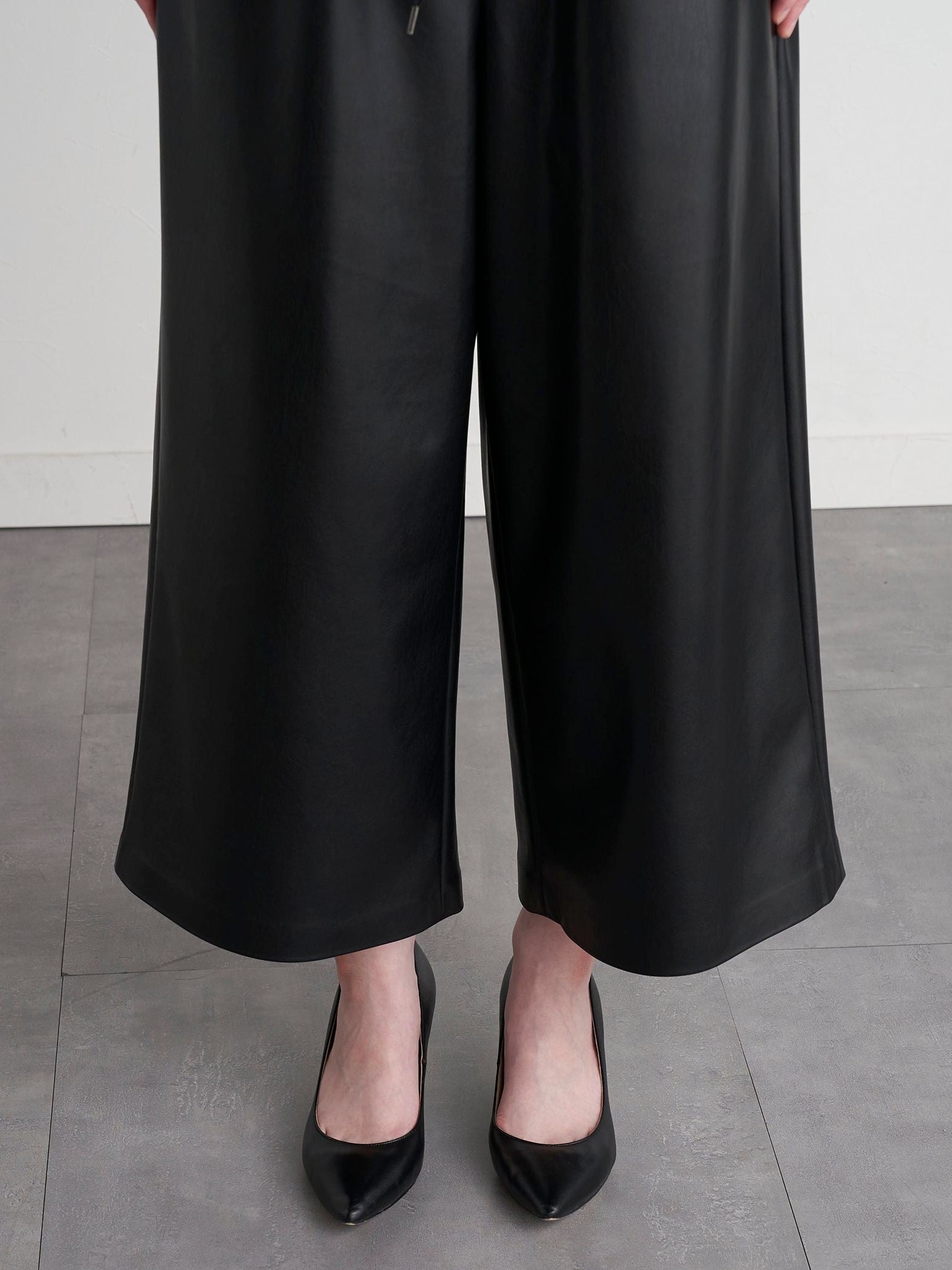 【VEAGAN LEATHER】ウエストオールゴム仕様ガウチョパンツ≪サスティナブル≫