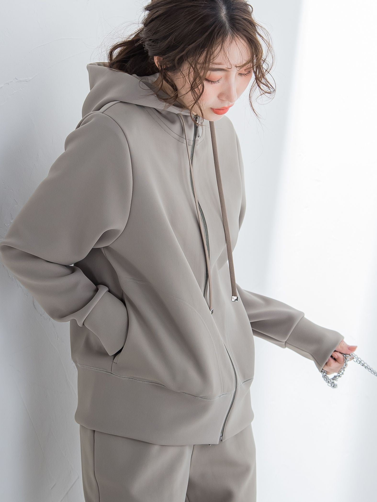 【ロングシーズン大活躍の多機能素材】ダブルzipパーカー《洗濯機で洗える》