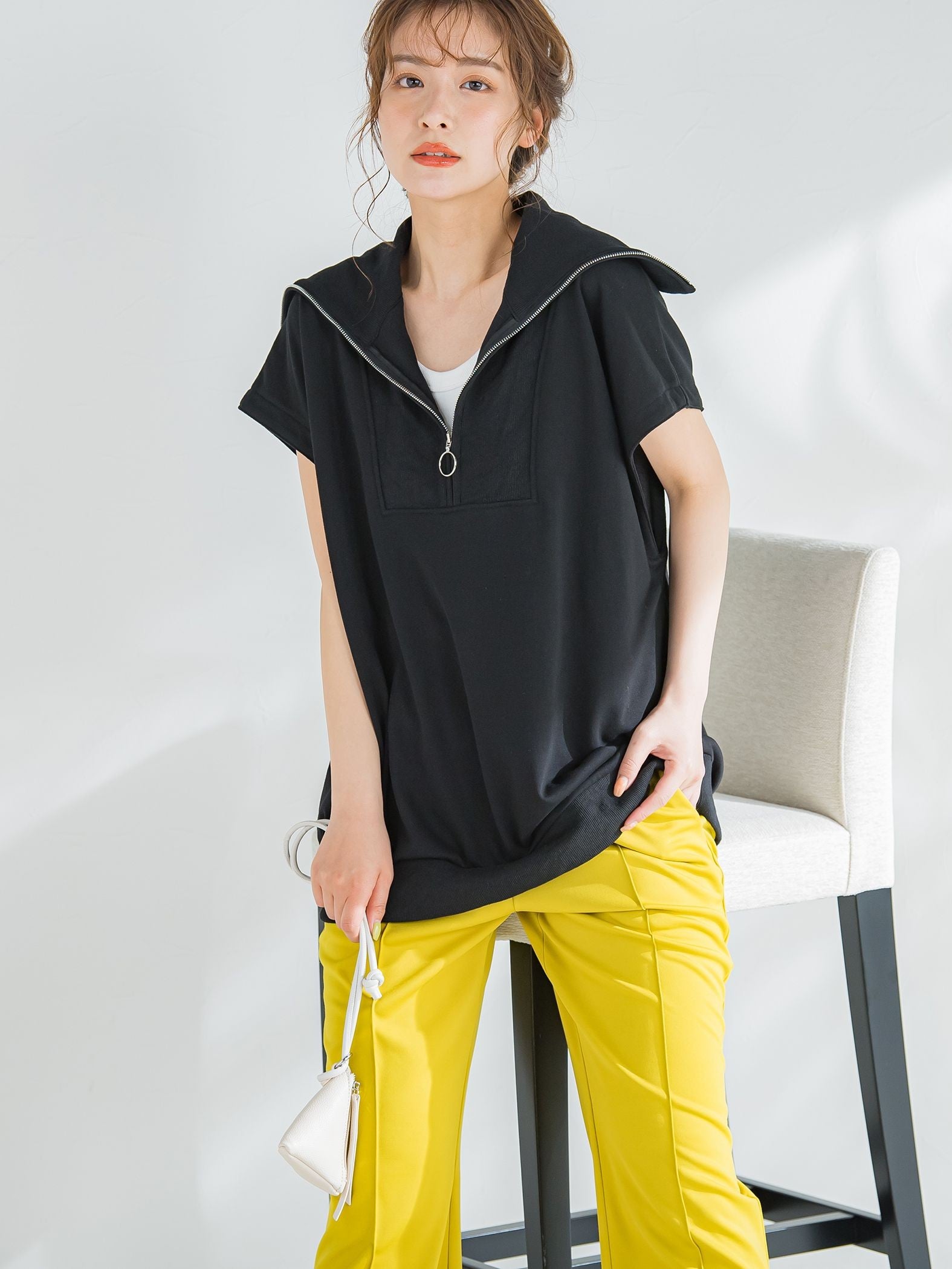 【大人の旬コーデを仕上げる】フレンチスリーブのハーフZIP《手洗い可能》