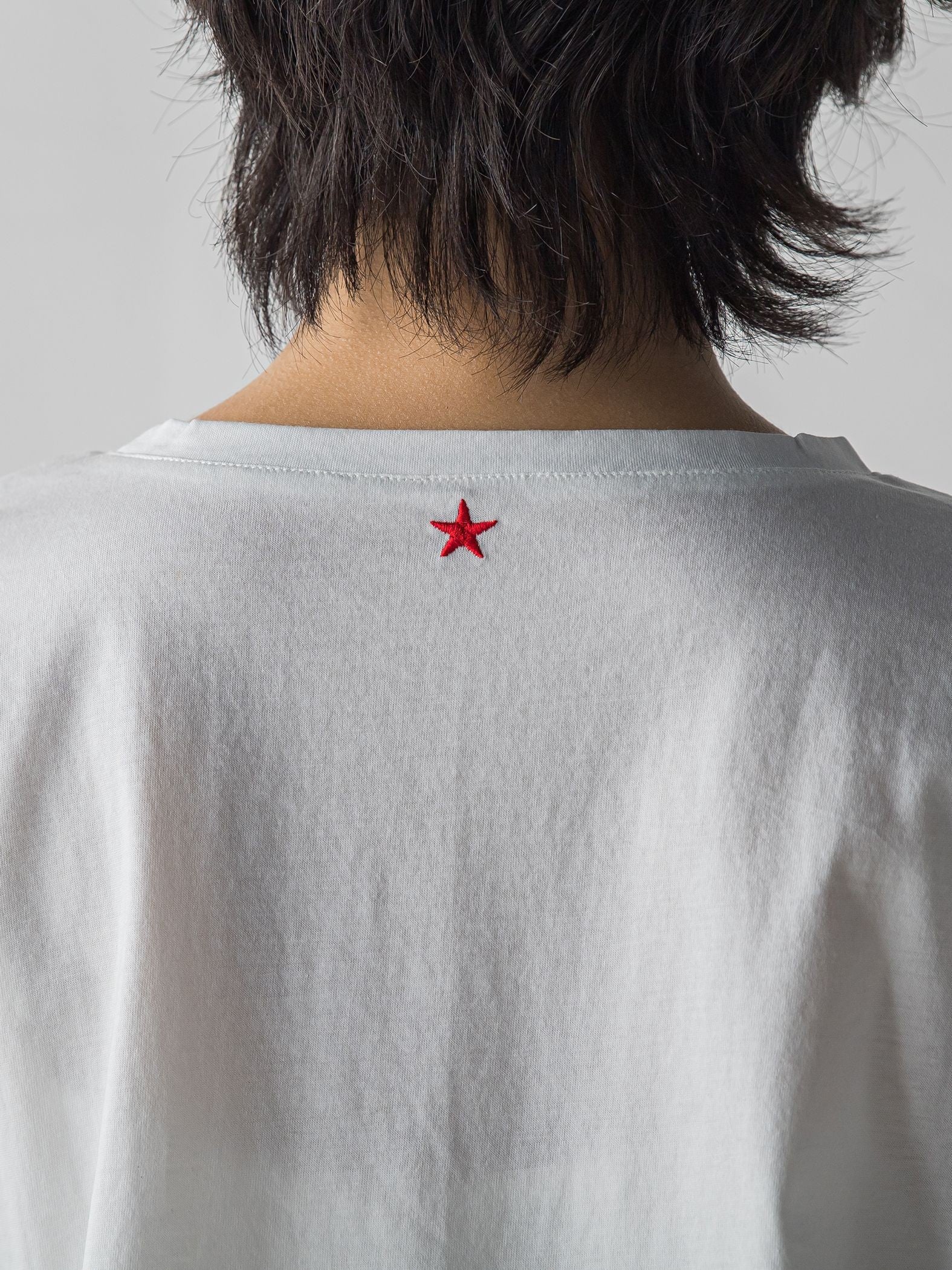 星刺繍タックショルダーロゴTシャツ≪洗濯機で洗える≫
