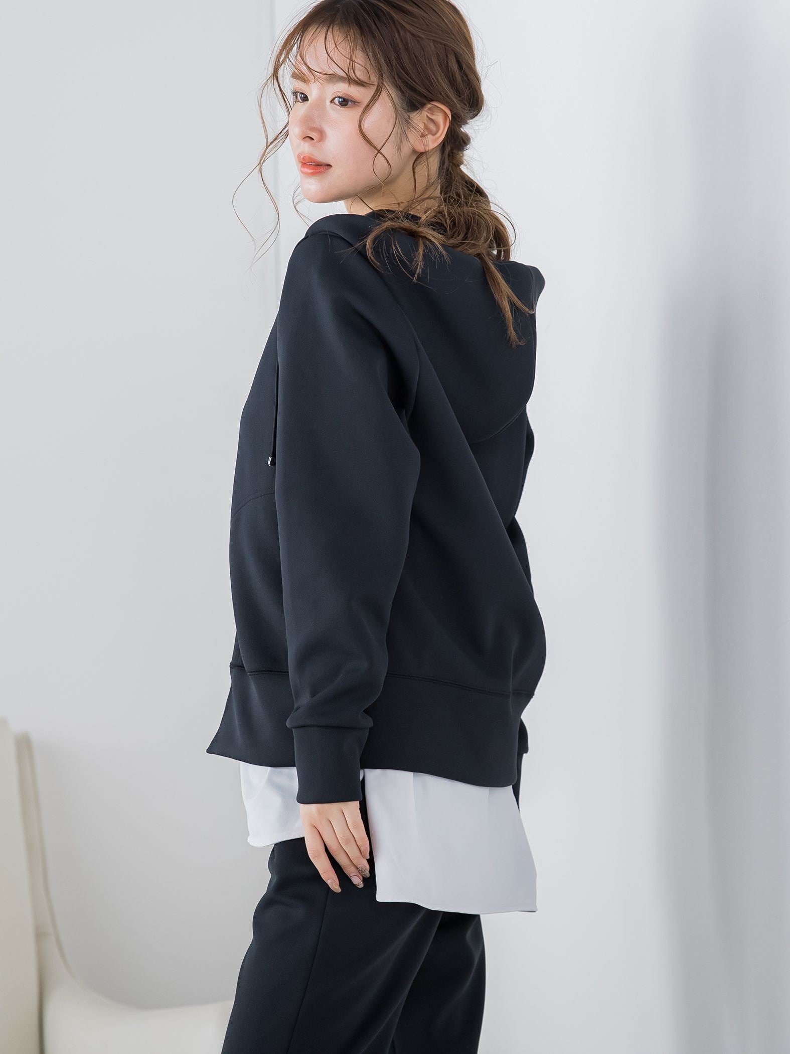 【ロングシーズン大活躍の多機能素材】ダブルzipパーカー《洗濯機で洗える》
