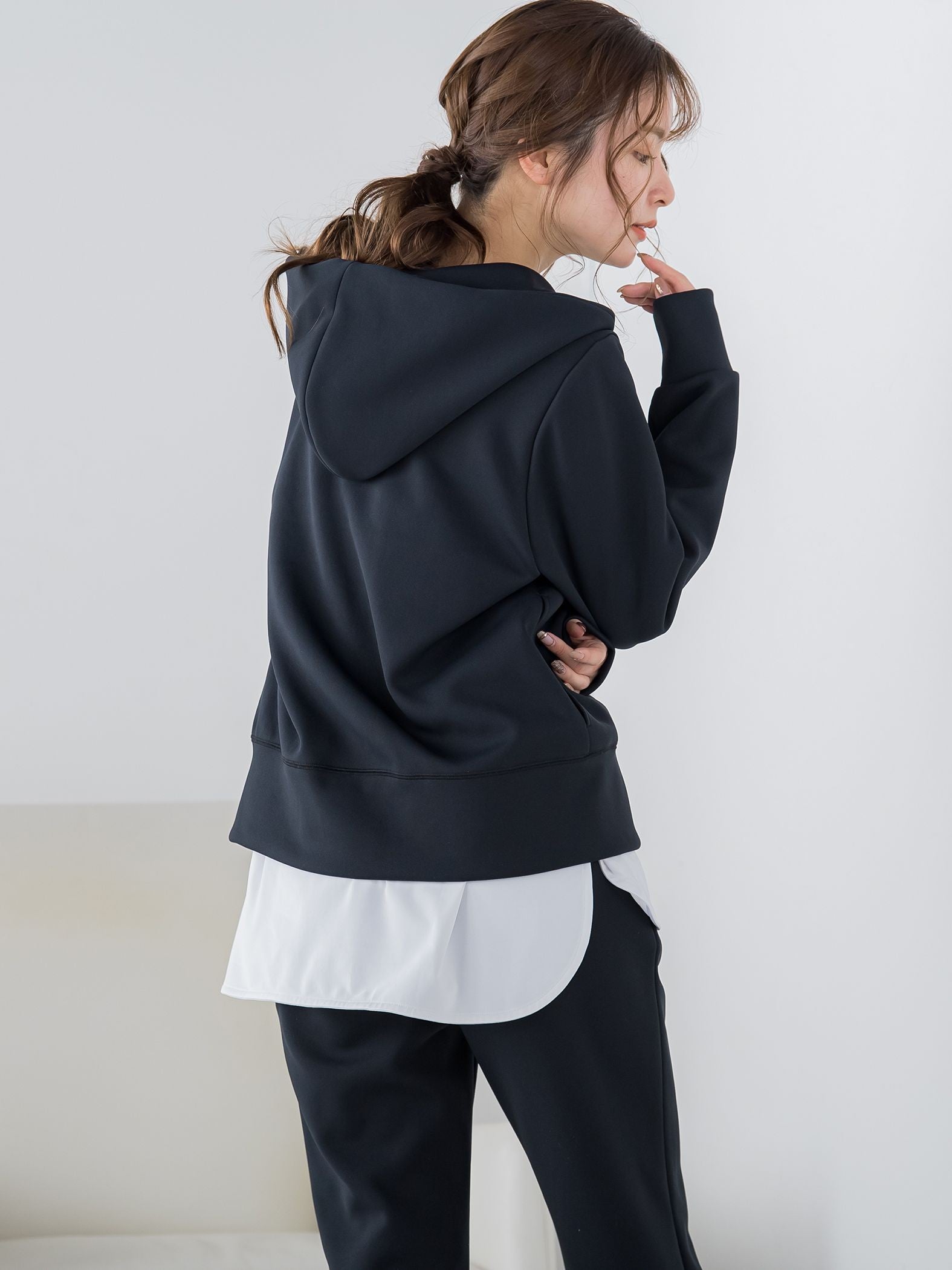 【ロングシーズン大活躍の多機能素材】ダブルzipパーカー《洗濯機で洗える》