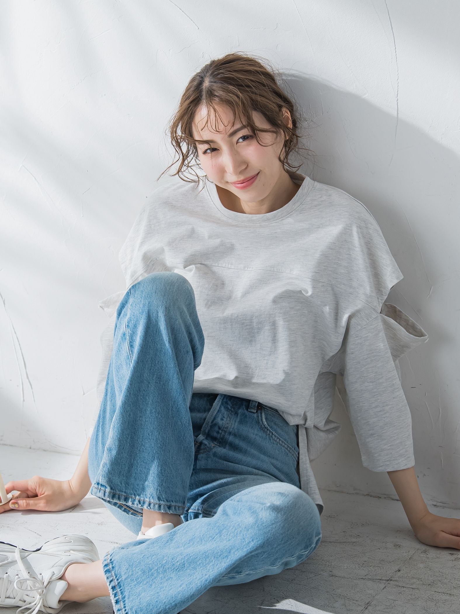 【さり気ない肌見せ】スリットTシャツ《洗濯機で洗える》