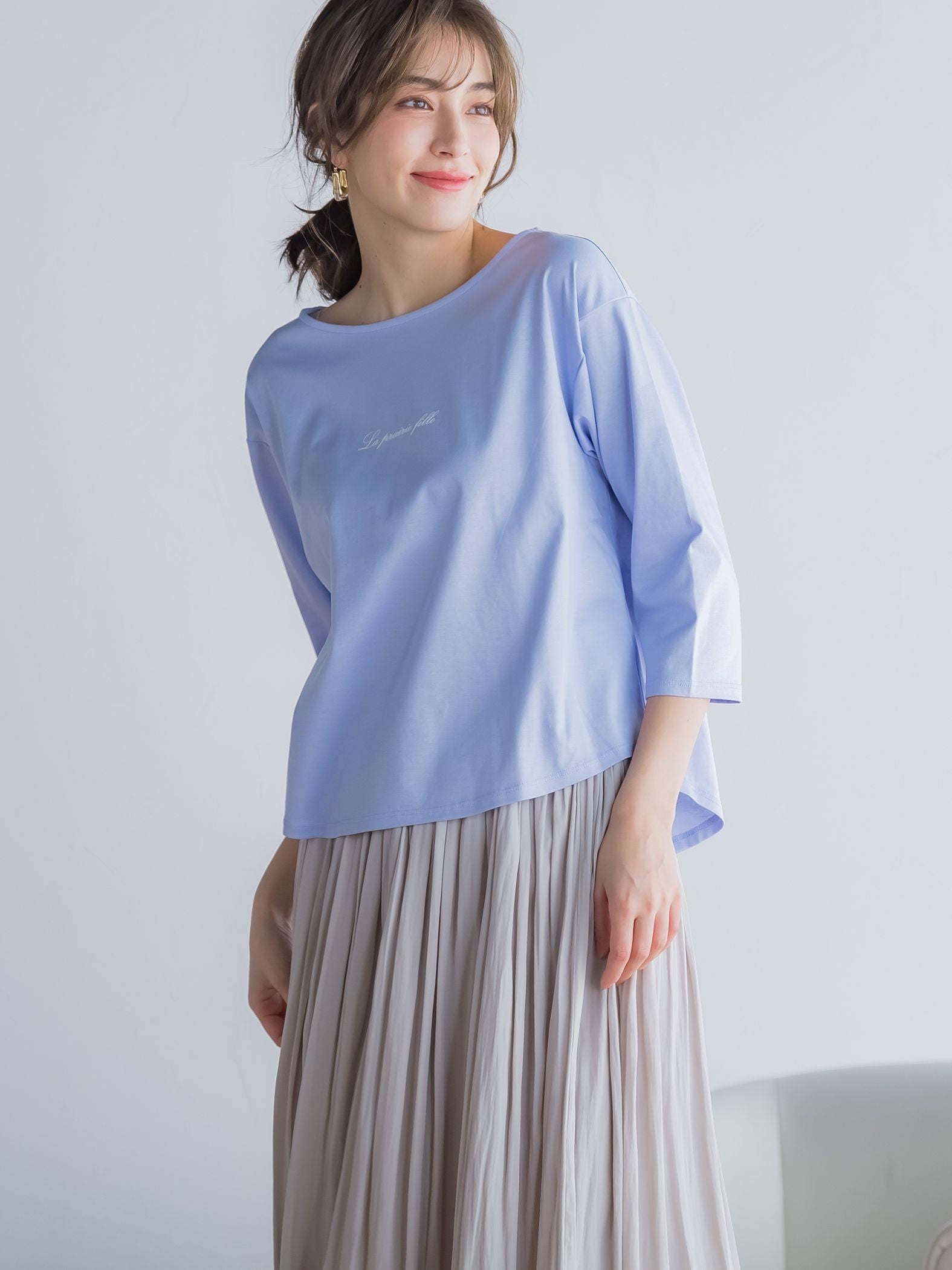 ラウンドカットロゴTシャツ ≪洗濯機で洗える≫