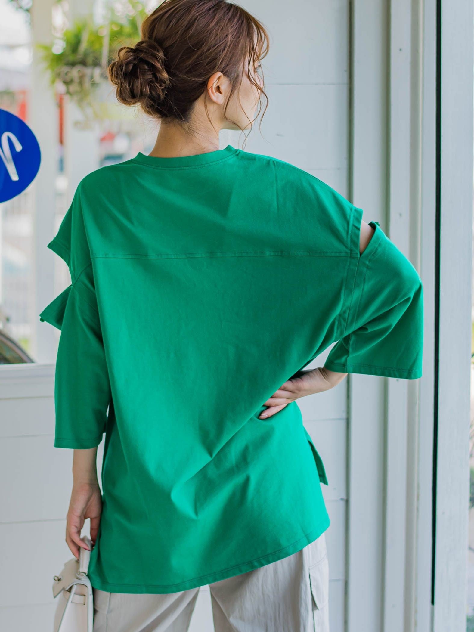 【さり気ない肌見せ】スリットTシャツ《洗濯機で洗える》