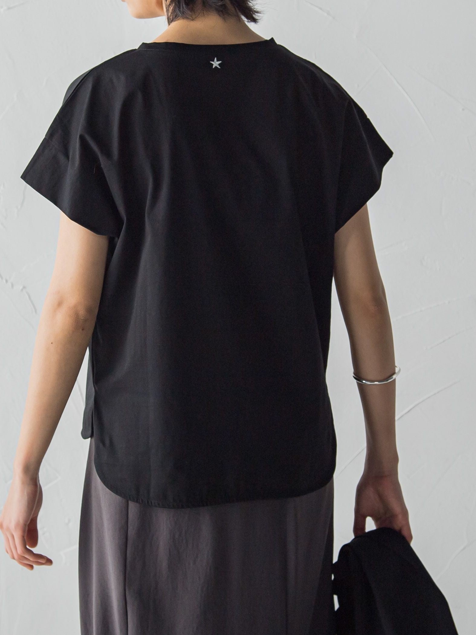 星刺繍タックショルダーロゴTシャツ≪洗濯機で洗える≫