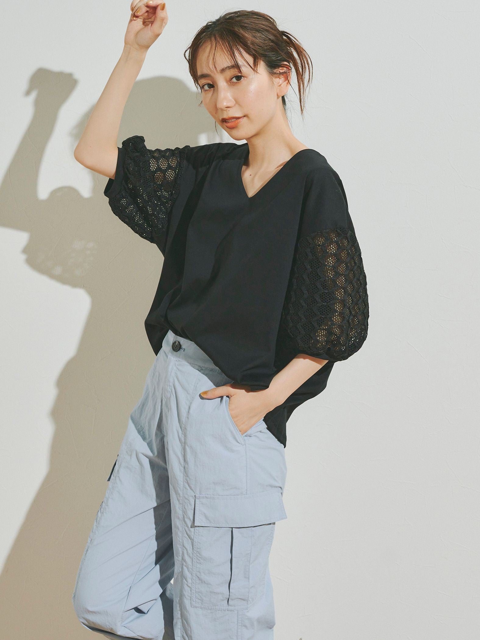 袖レースVネックTシャツ