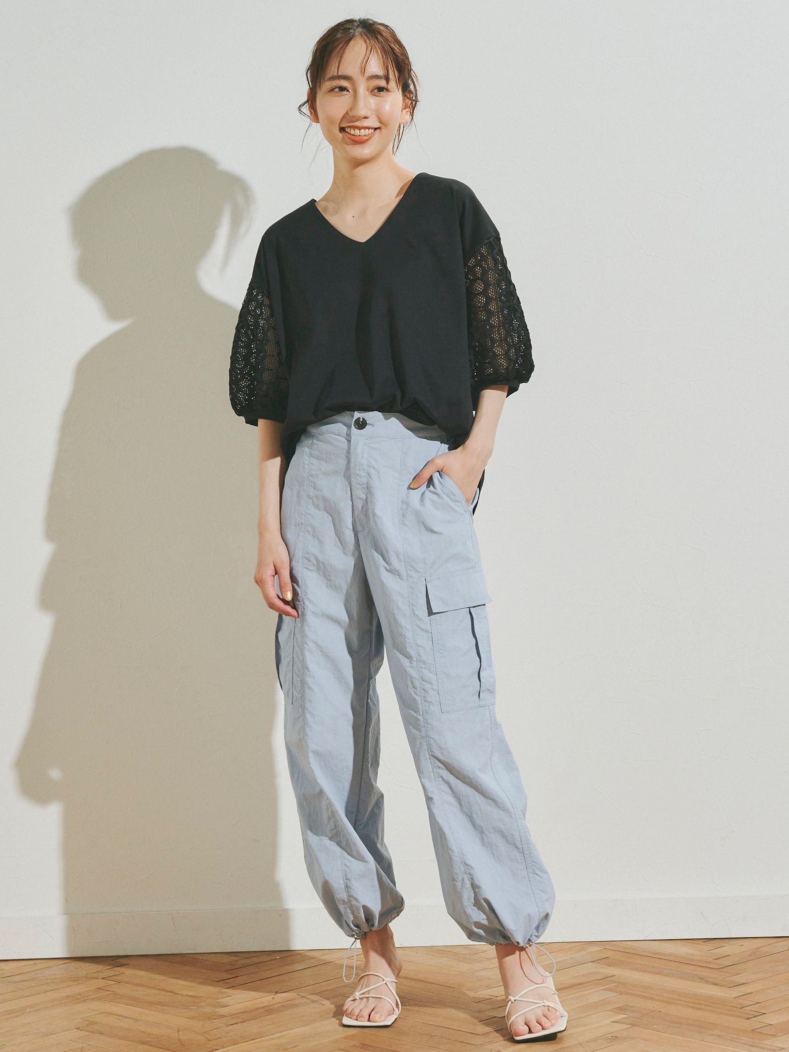 袖レースVネックTシャツ