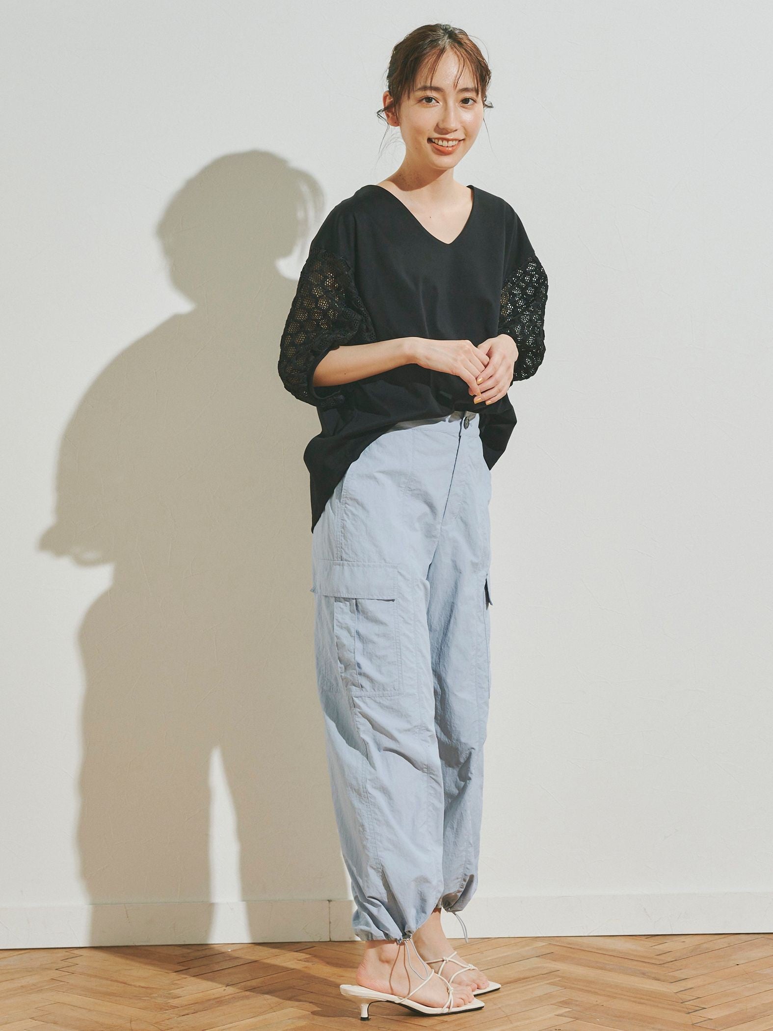 袖レースVネックTシャツ