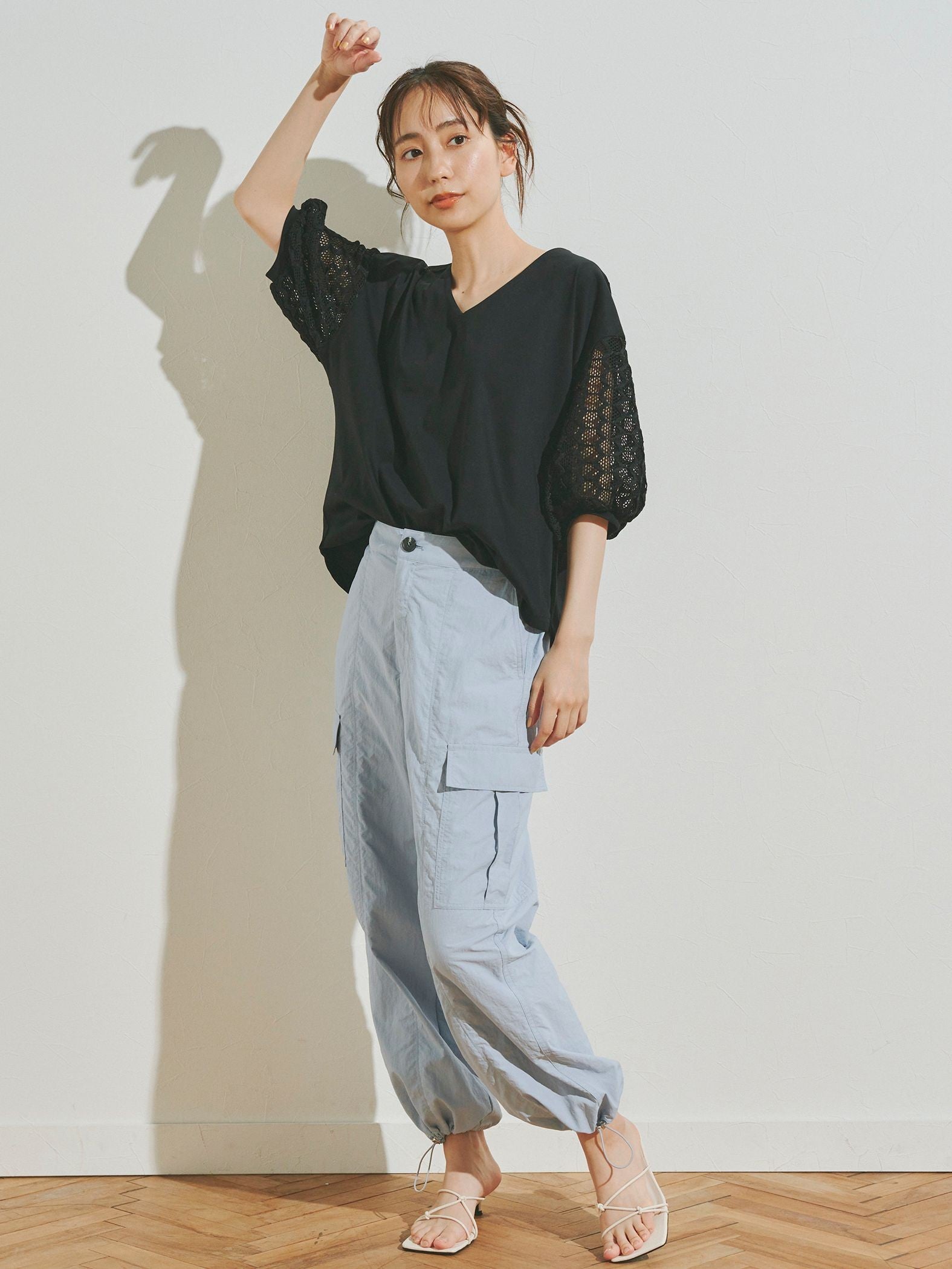 袖レースVネックTシャツ