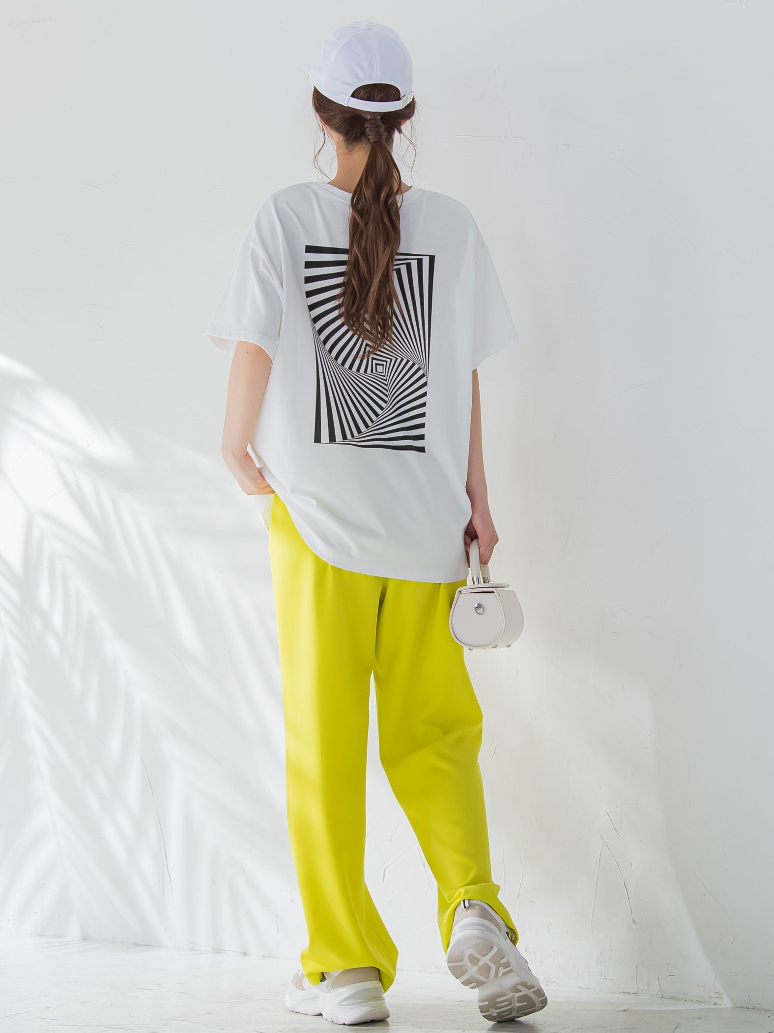 【大人も取り入れやすい1枚】アブストラクトカラーTシャツ《洗濯機で洗える》
