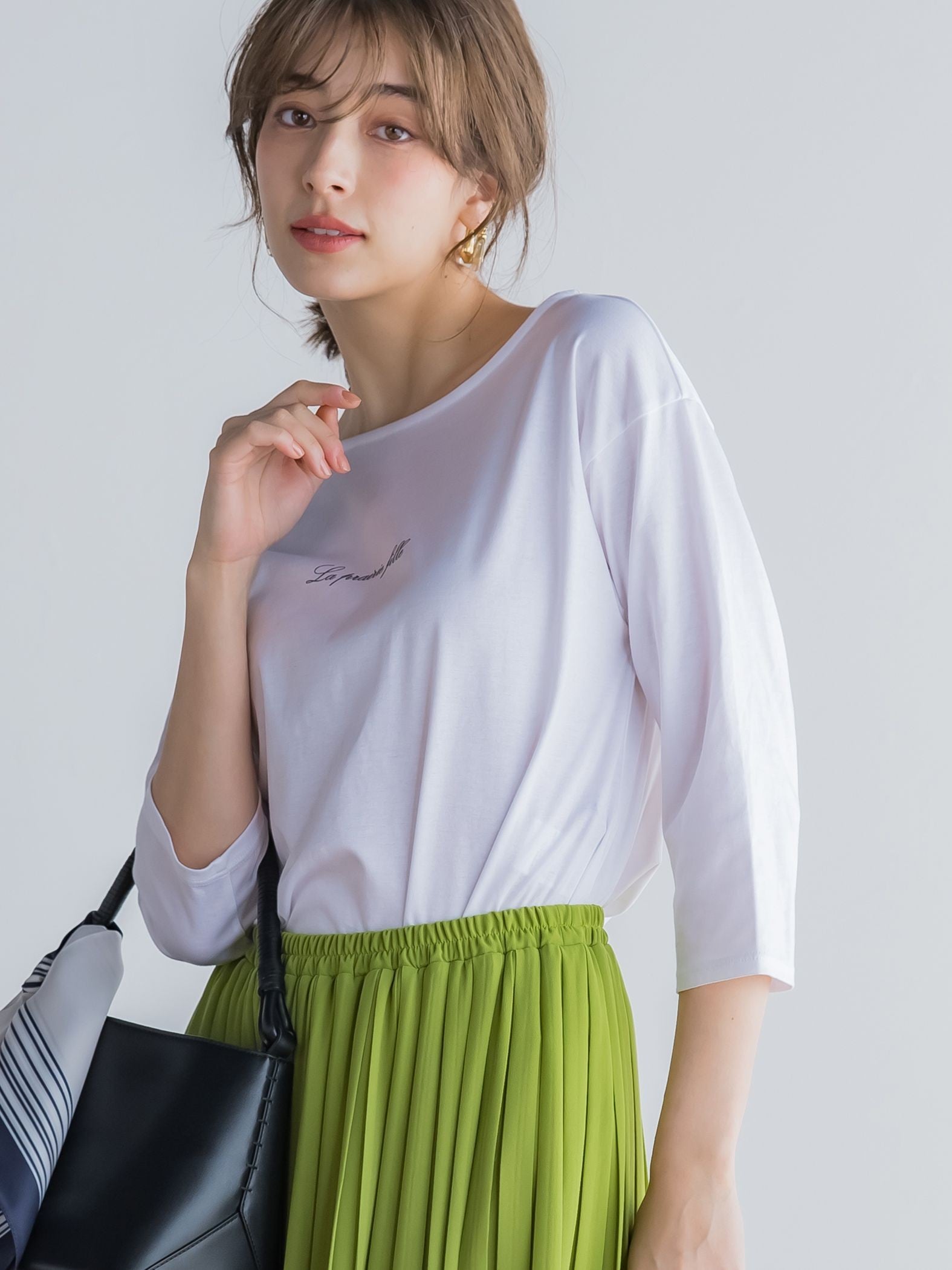 ラウンドカットロゴTシャツ ≪洗濯機で洗える≫