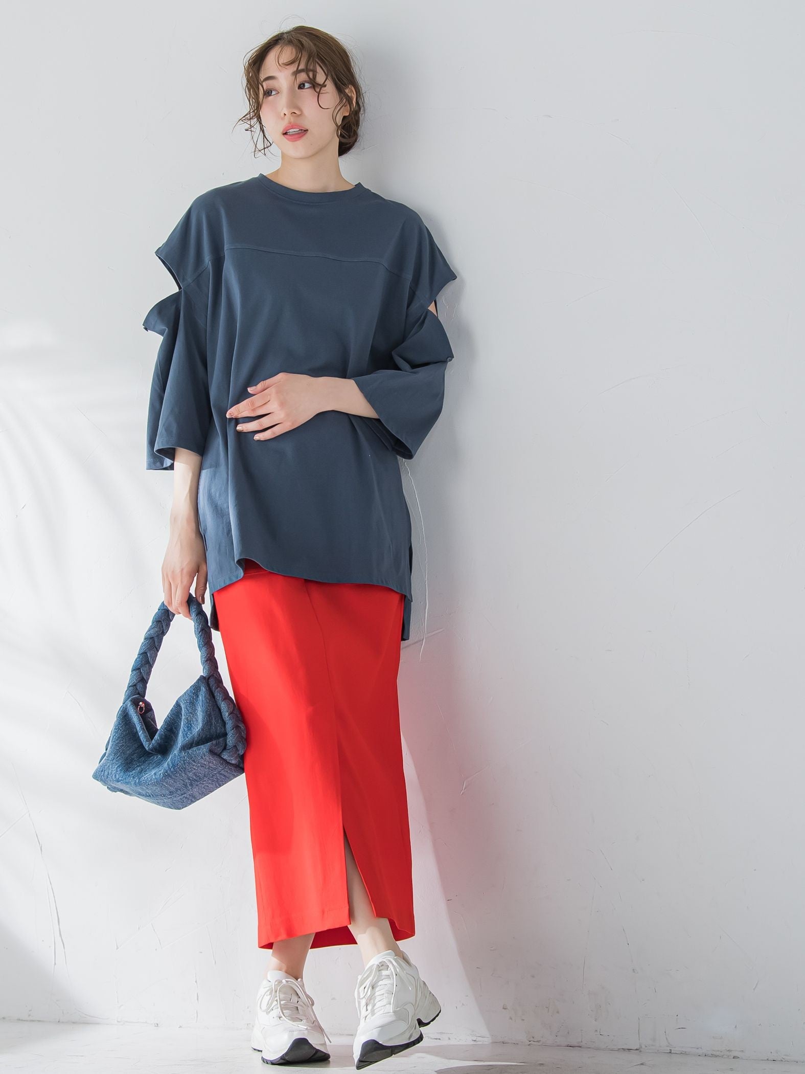【さり気ない肌見せ】スリットTシャツ《洗濯機で洗える》