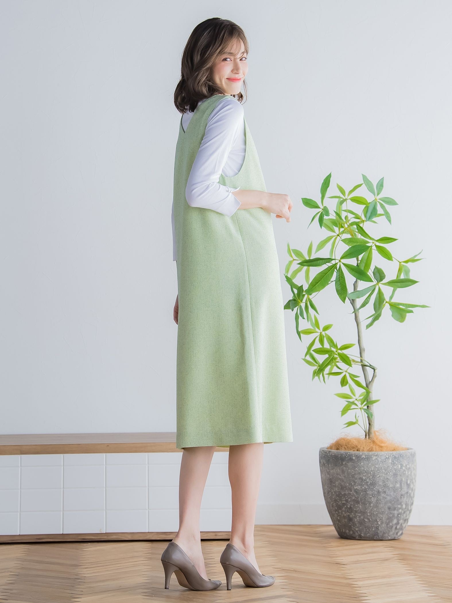 パール付きクルーネックプルオーバー ≪手洗い可能≫
