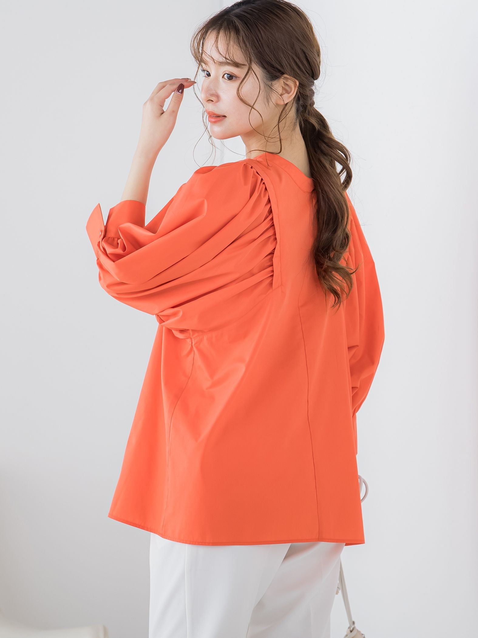 【前後2WAYで着用できる】パフスリーブブラウス《手洗い可能》