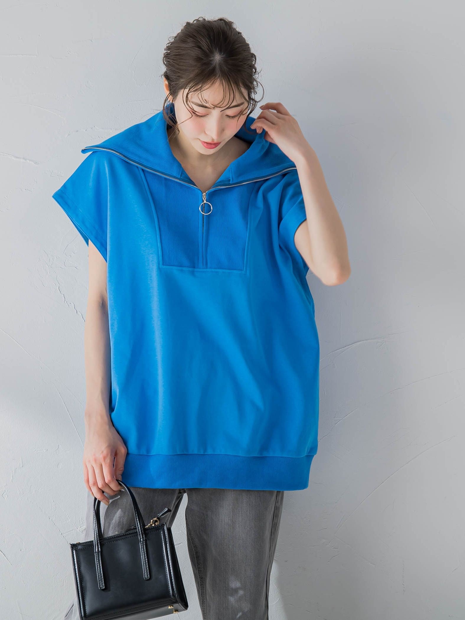【大人の旬コーデを仕上げる】フレンチスリーブのハーフZIP《手洗い可能》