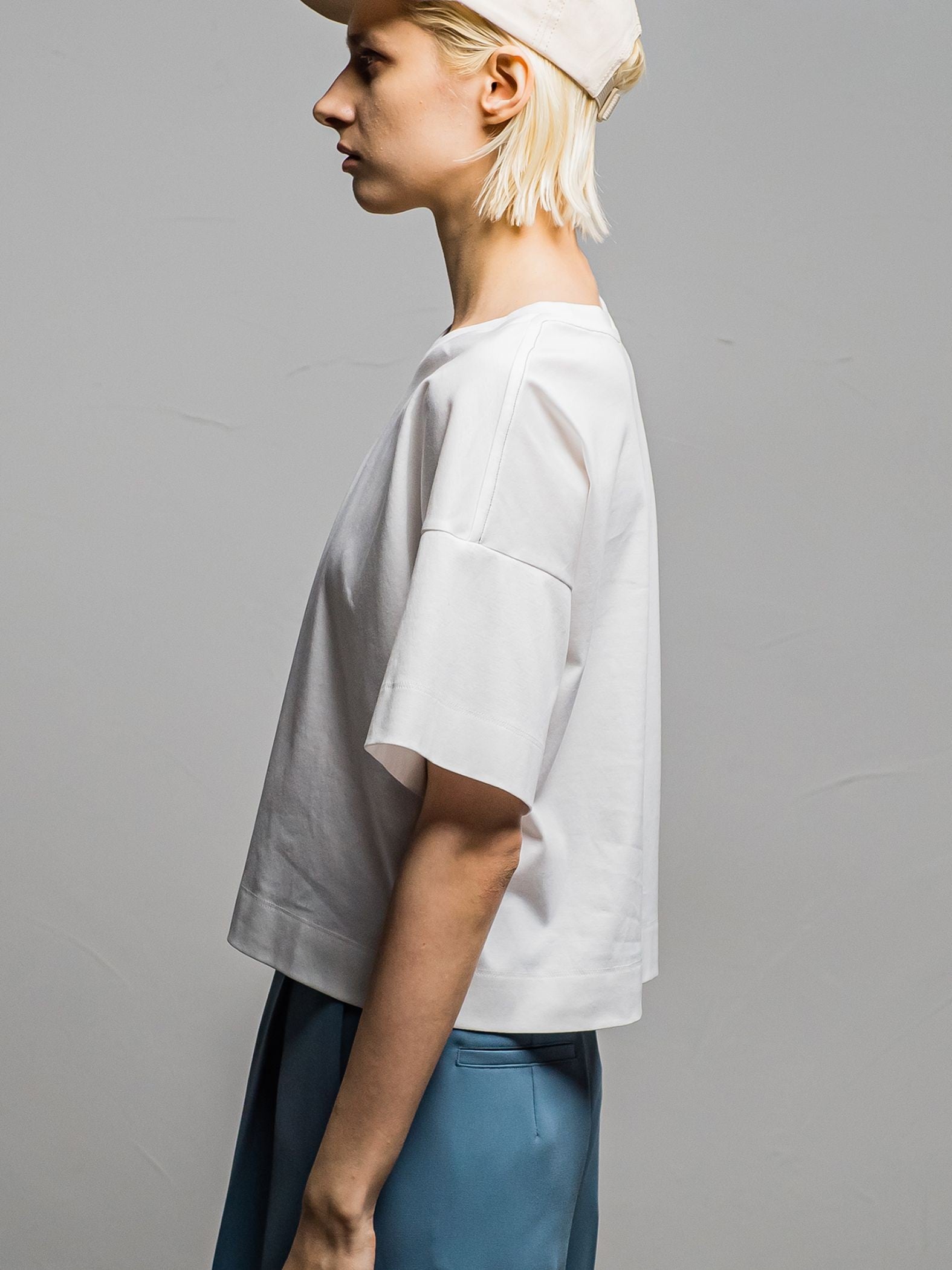 LEO クロップTシャツ