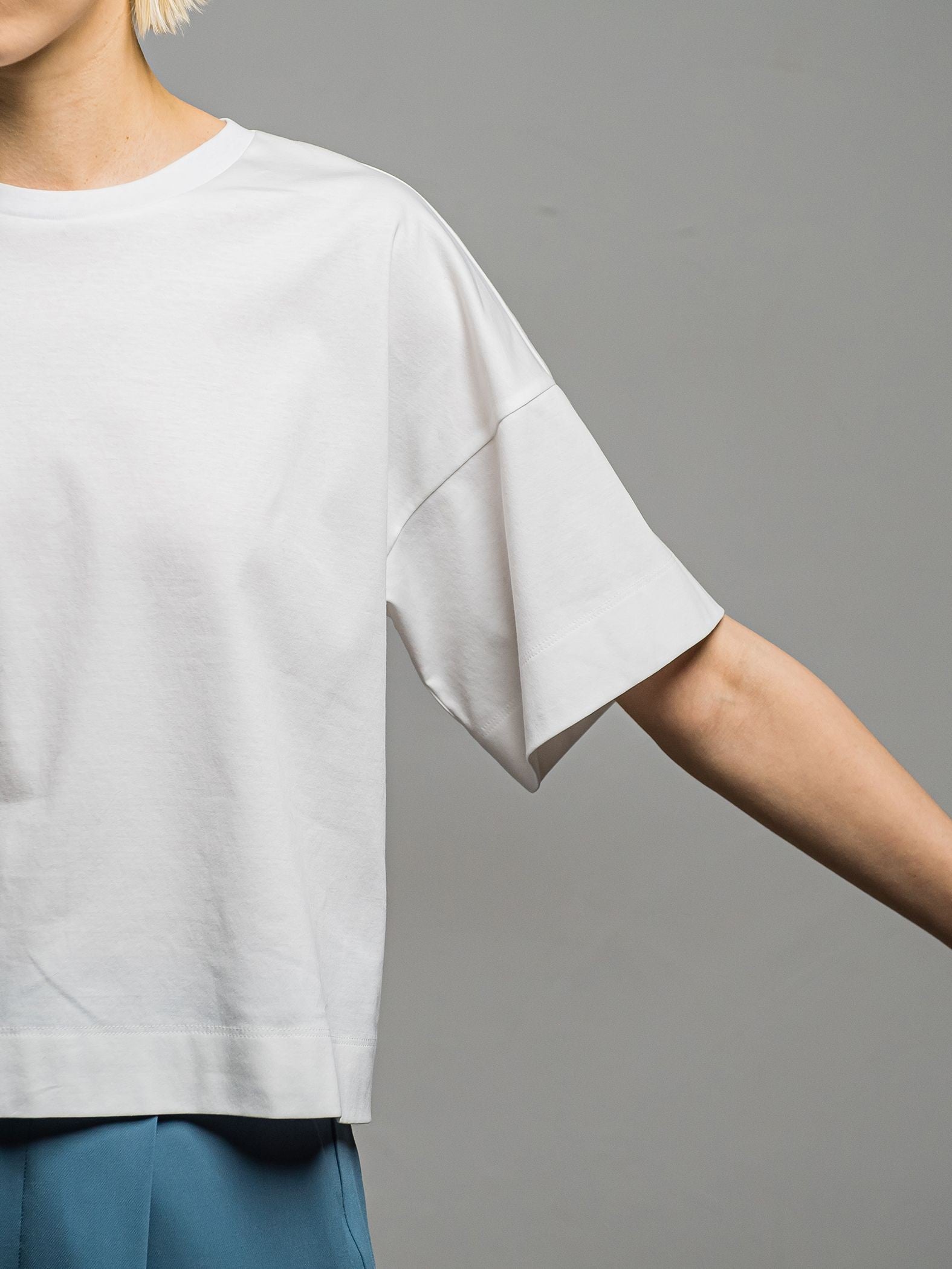 LEO クロップTシャツ