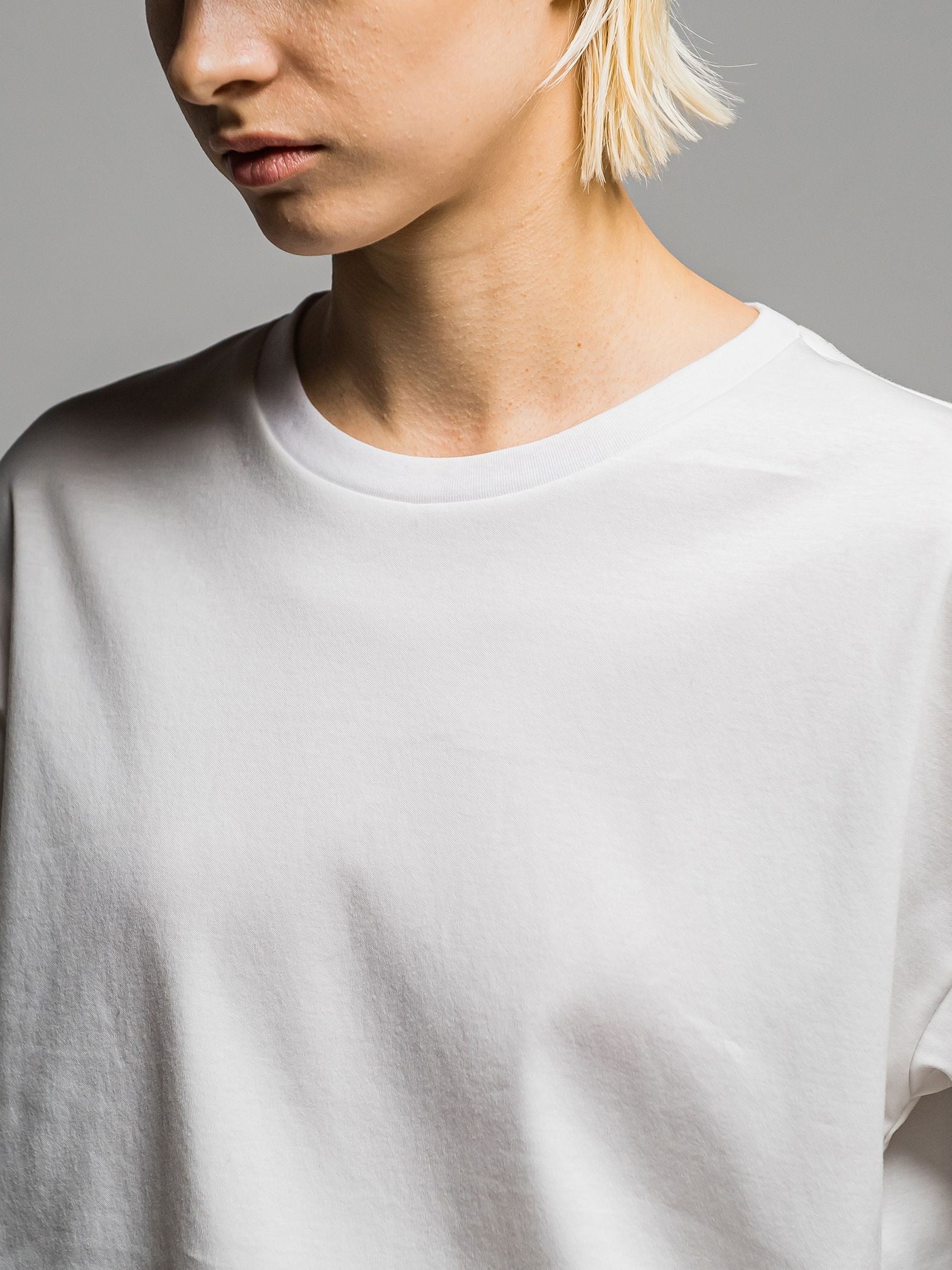 LEO クロップTシャツ