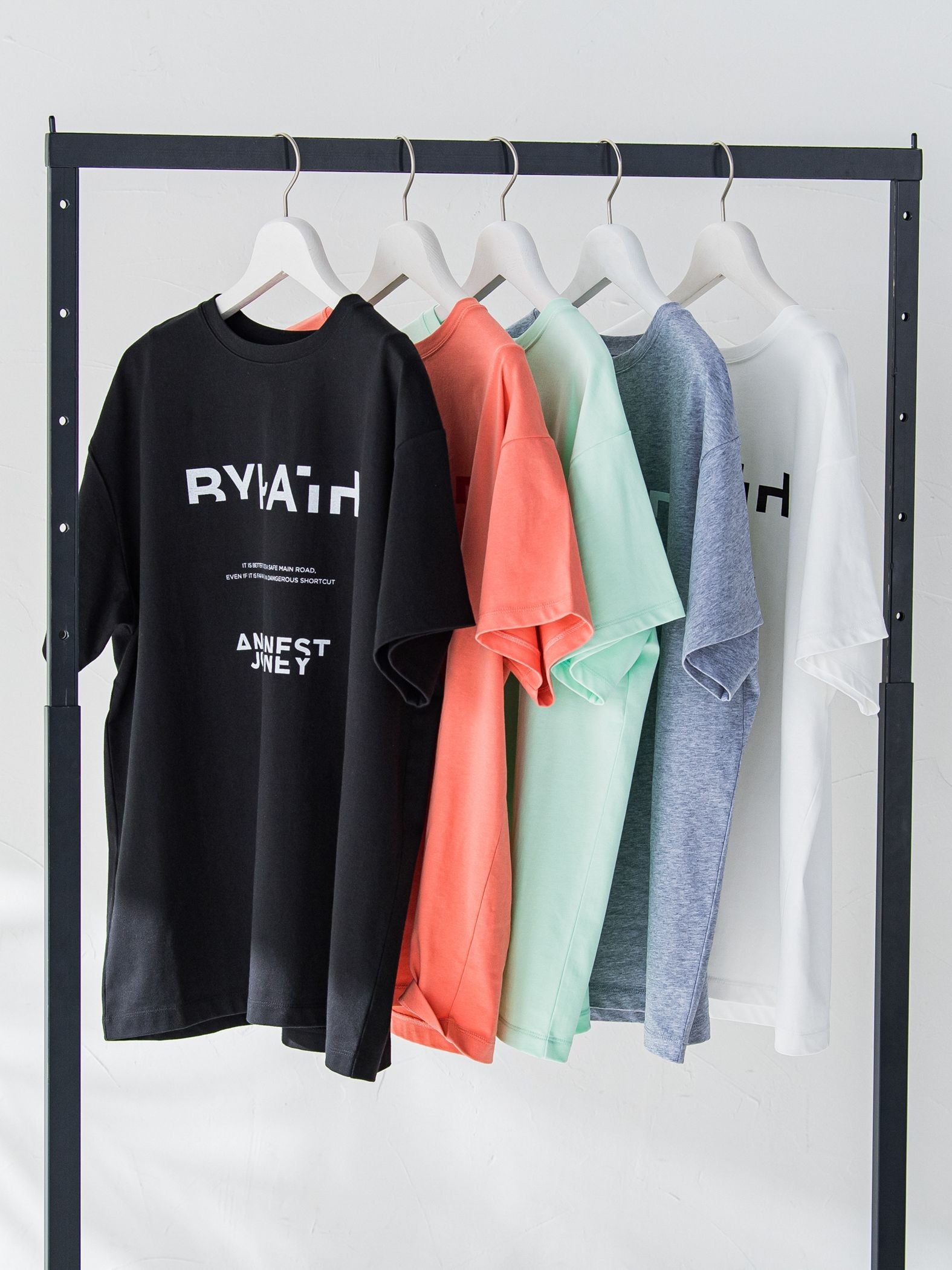 【大人も取り入れやすい1枚】アブストラクトカラーTシャツ《洗濯機で洗える》