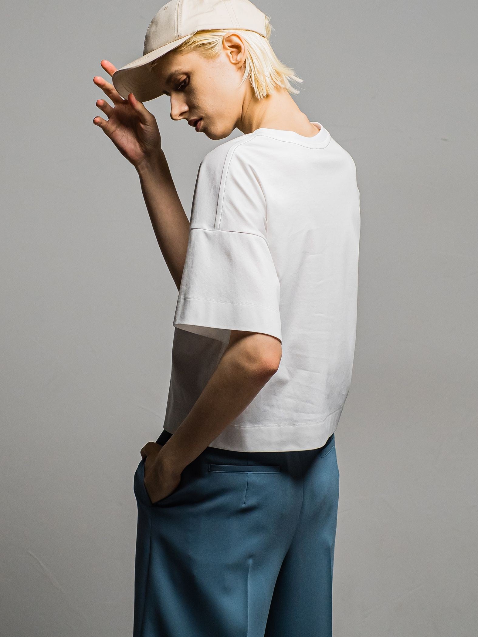 LEO クロップTシャツ