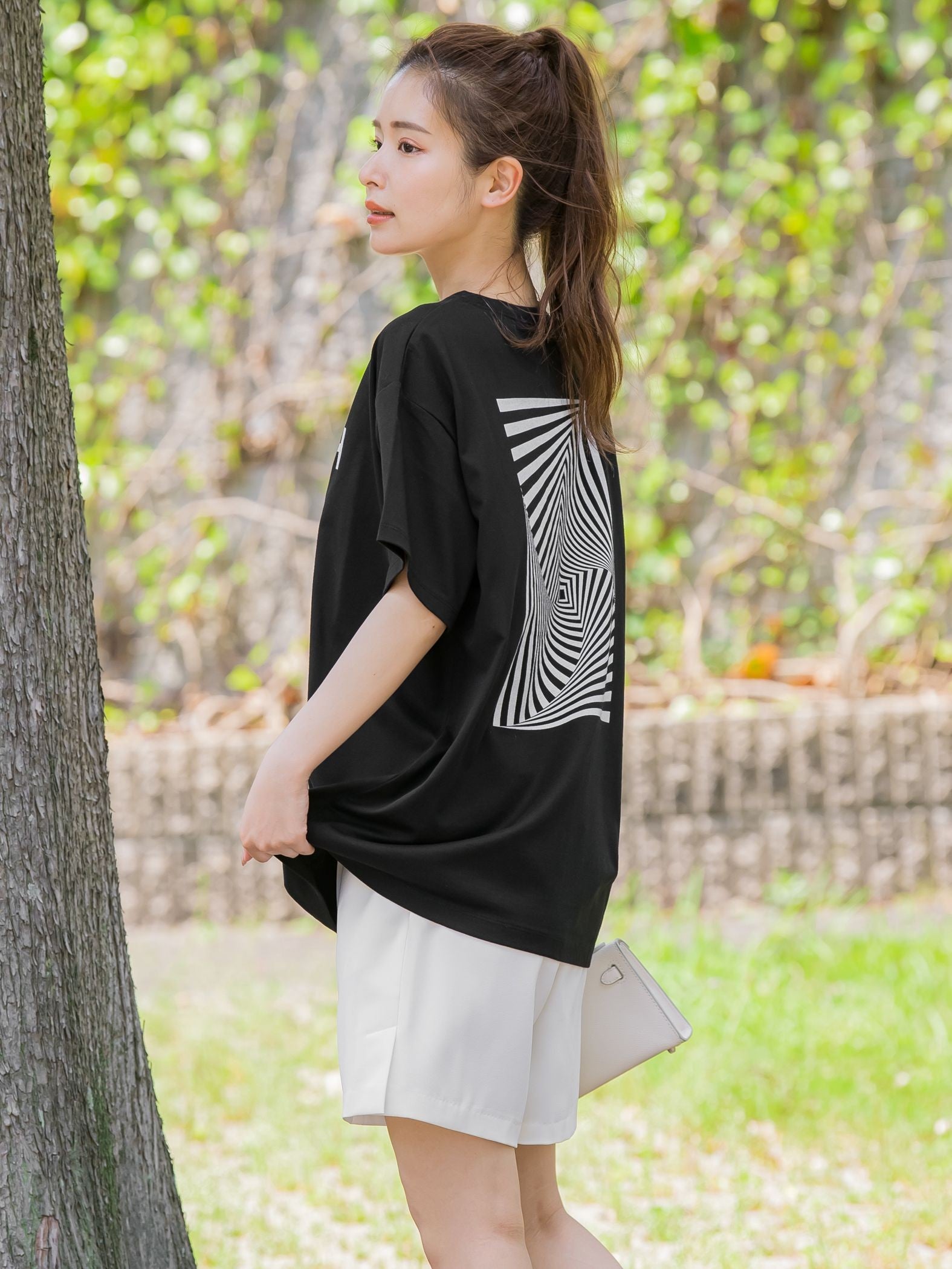 【大人も取り入れやすい1枚】アブストラクトカラーTシャツ《洗濯機で洗える》