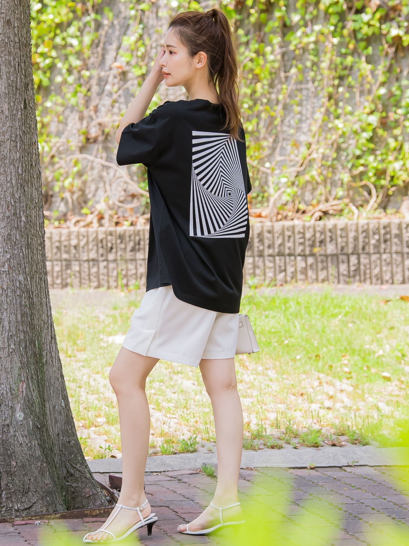 【大人も取り入れやすい1枚】アブストラクトカラーTシャツ《洗濯機で洗える》