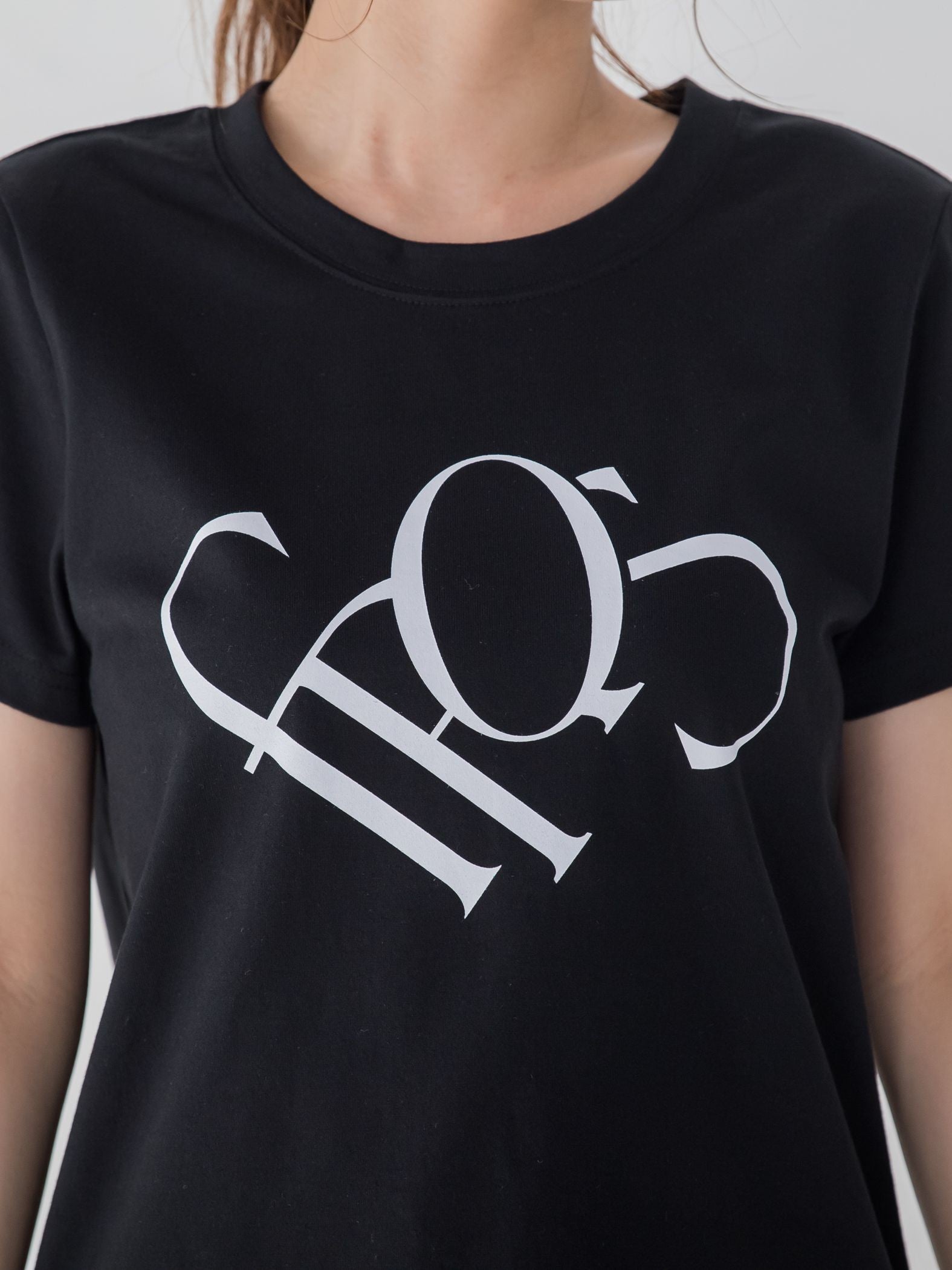 【大人も取り入れやすい1枚】ロゴTシャツ《洗濯機で洗える》