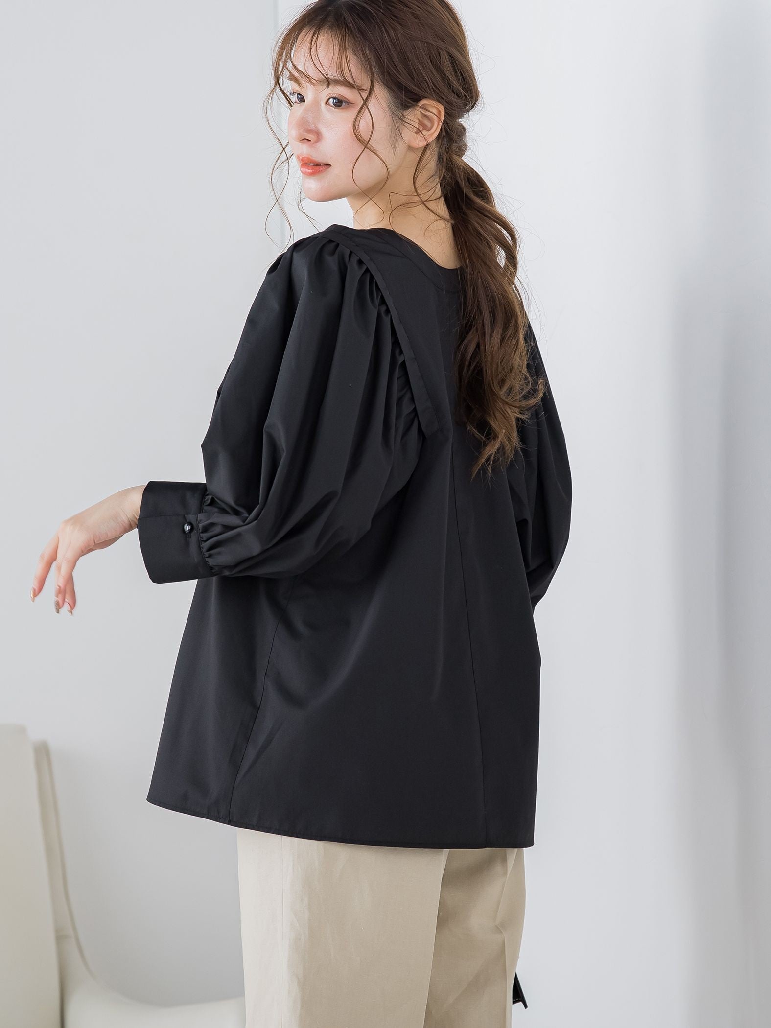 【前後2WAYで着用できる】パフスリーブブラウス《手洗い可能》