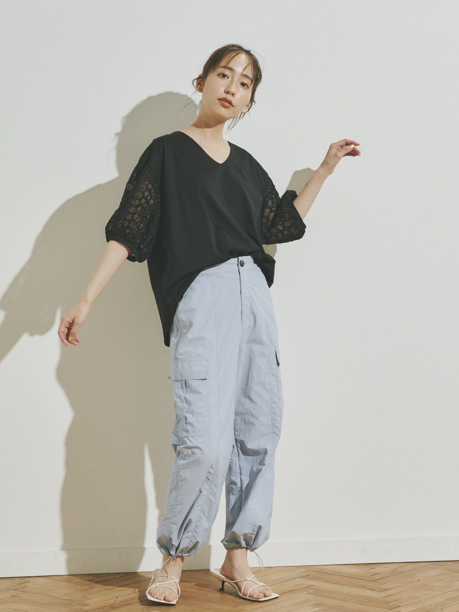 袖レースVネックTシャツ