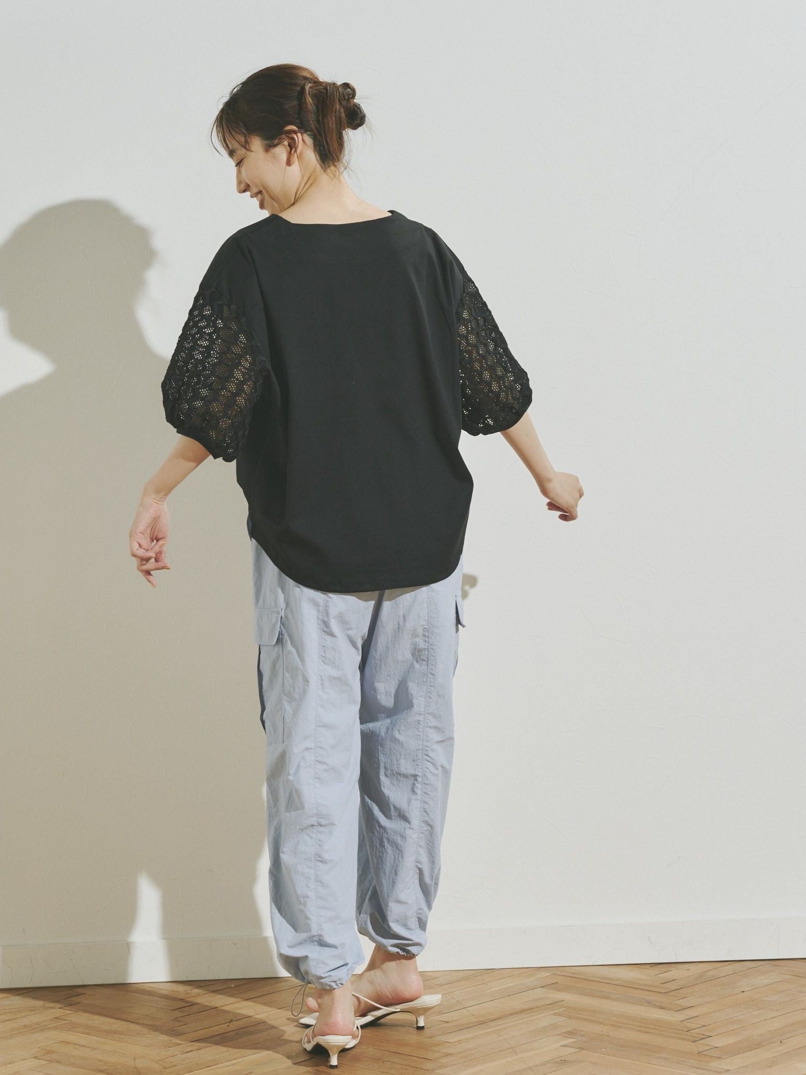 袖レースVネックTシャツ