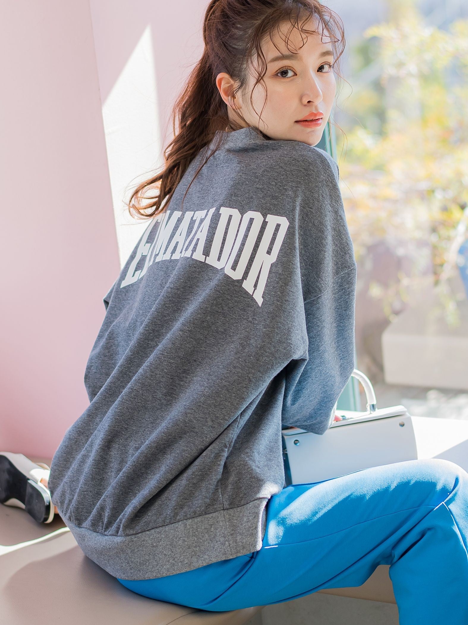 【バックスタイルもオシャレ!】ロゴスウェット《洗濯機で洗える》