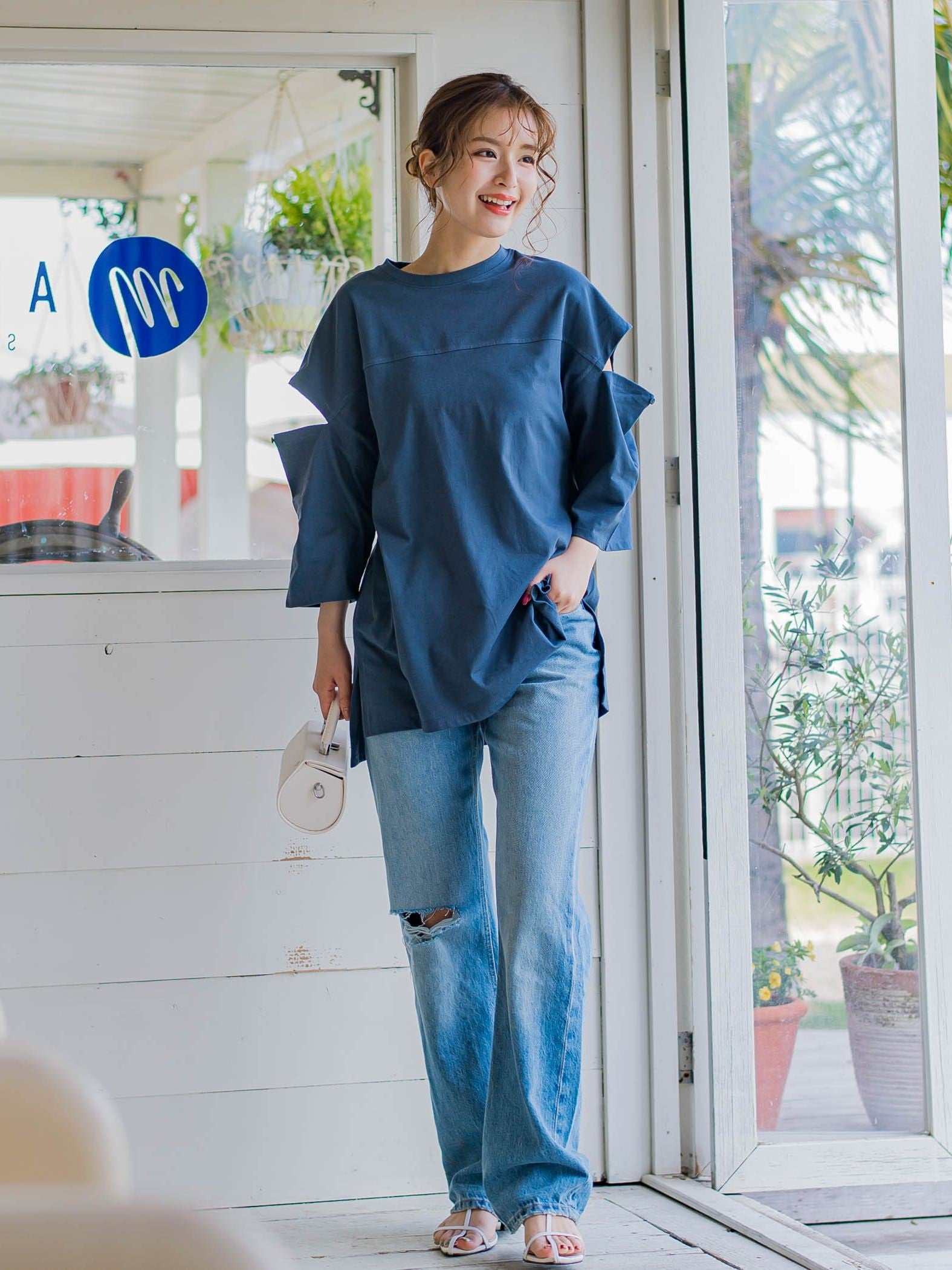 【さり気ない肌見せ】スリットTシャツ《洗濯機で洗える》