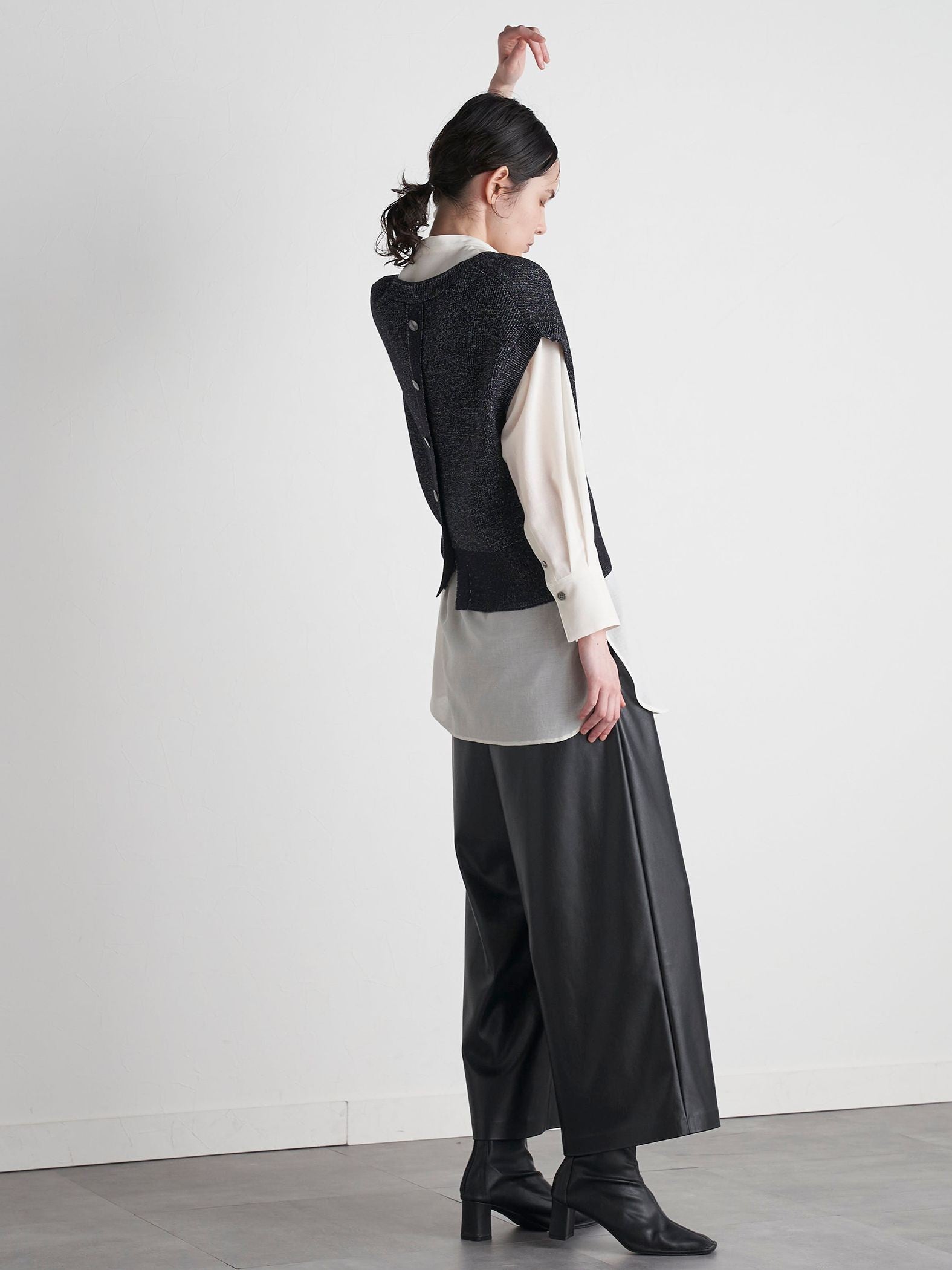 【VEAGAN LEATHER】ウエストオールゴム仕様ガウチョパンツ≪サスティナブル≫