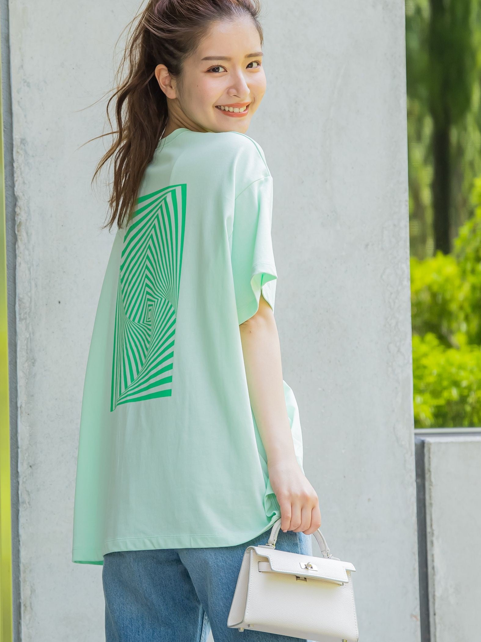 【大人も取り入れやすい1枚】アブストラクトカラーTシャツ《洗濯機で洗える》