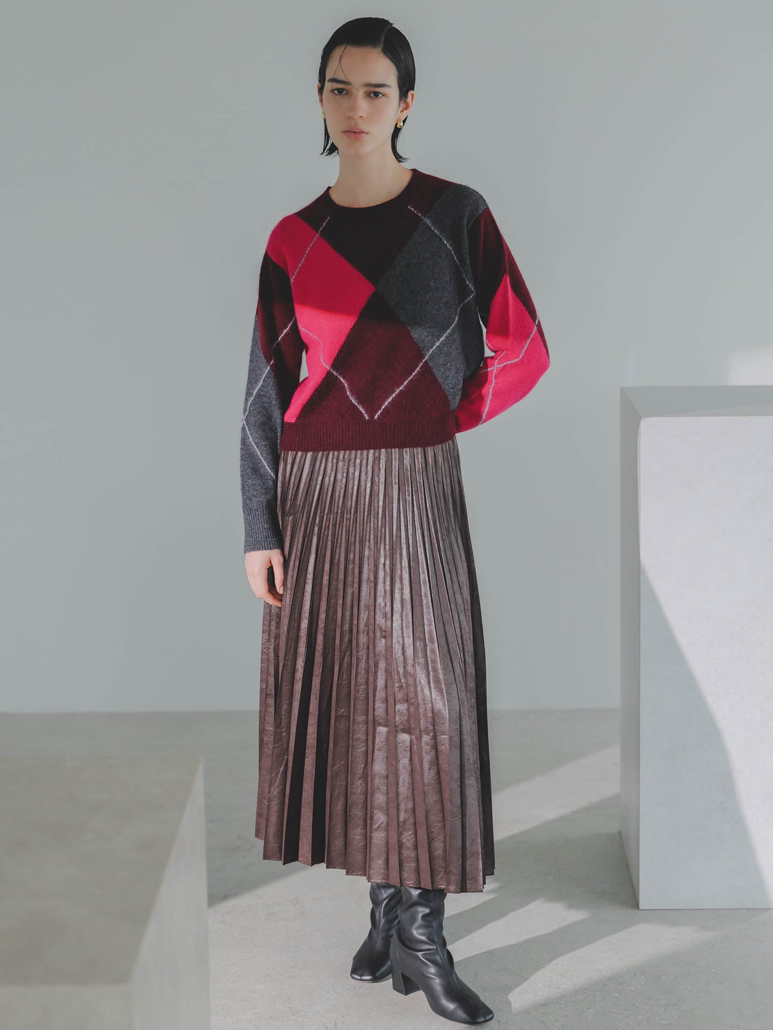 【カタログ掲載】レザーライクサテンプリーツスカート≪洗える≫