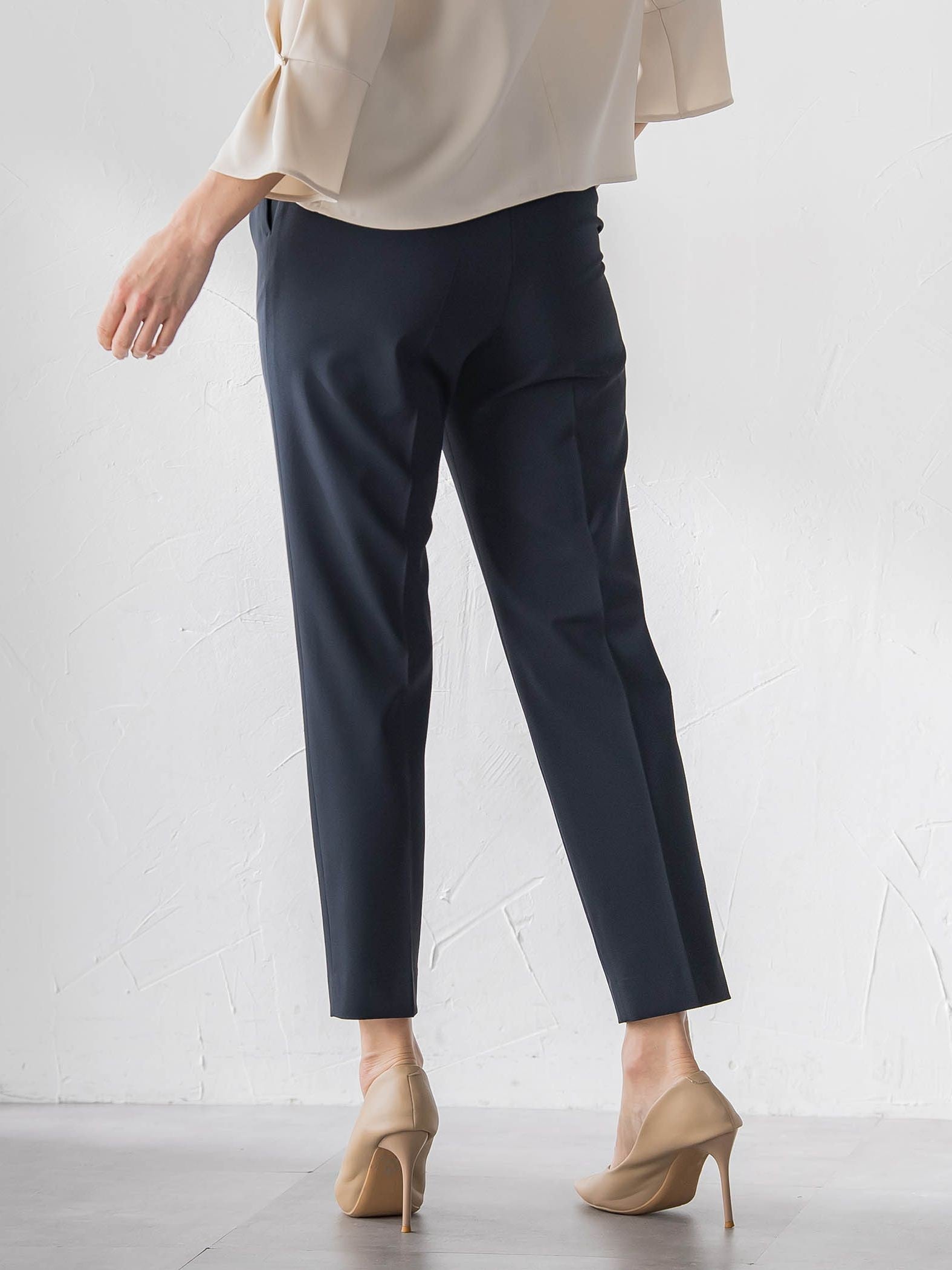 美シルエットテーパードパンツ