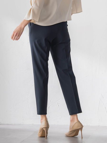 美シルエットテーパードパンツ