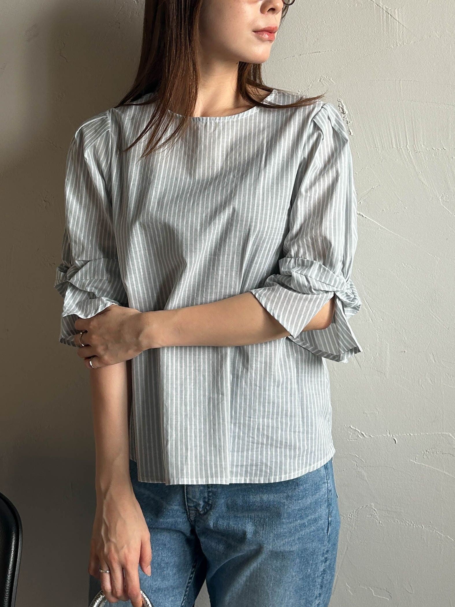 【WEB限定】ラメストライプ袖タックブラウス ≪手洗い可能≫