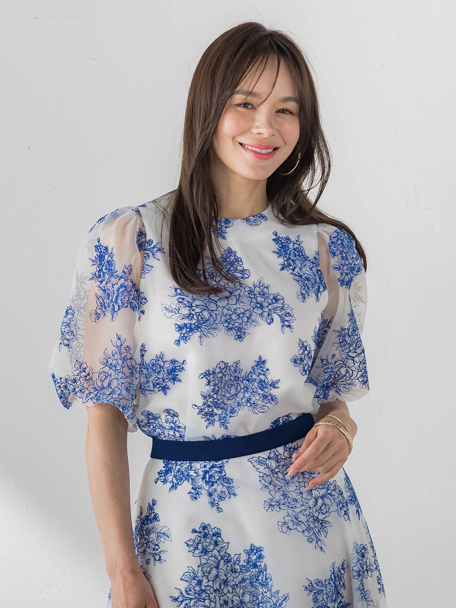ブーケ刺繍オーガンジーブラウス