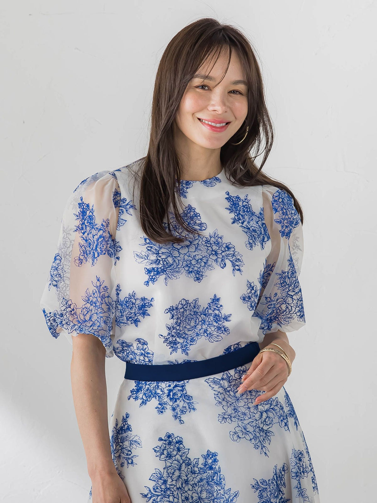 ブーケ刺繍オーガンジーブラウス