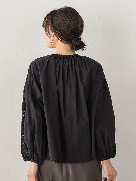 フラワーエンブロイダリーブラウス