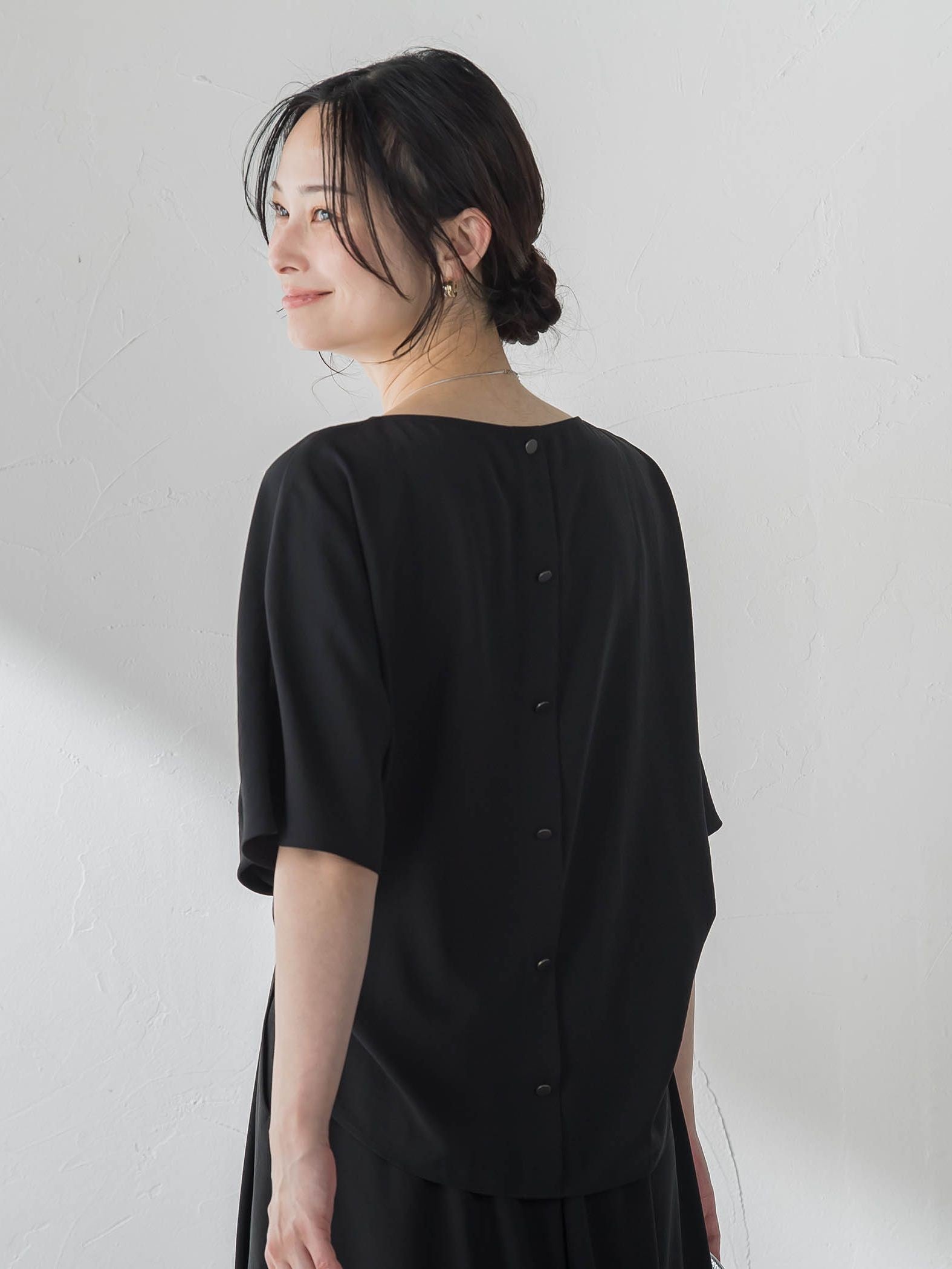 ≪シリーズ累計2万枚突破！≫【涼・美・楽】Vネックブラウス